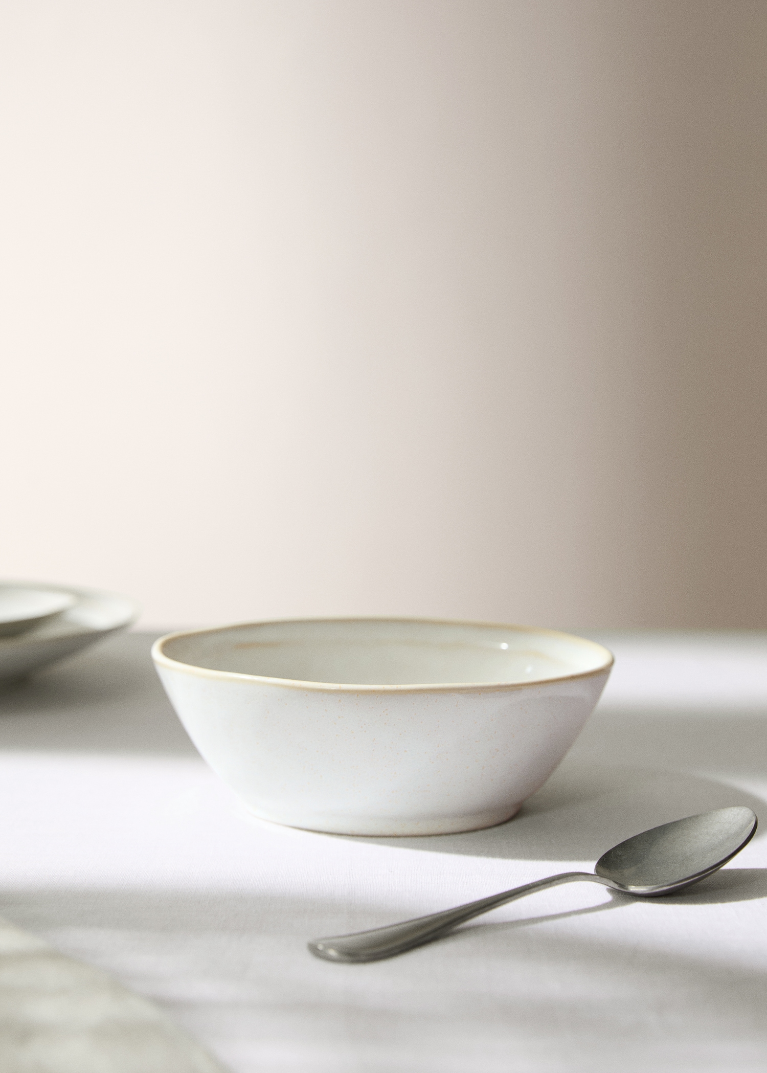 Stoneware bowl with aged rim - General plane