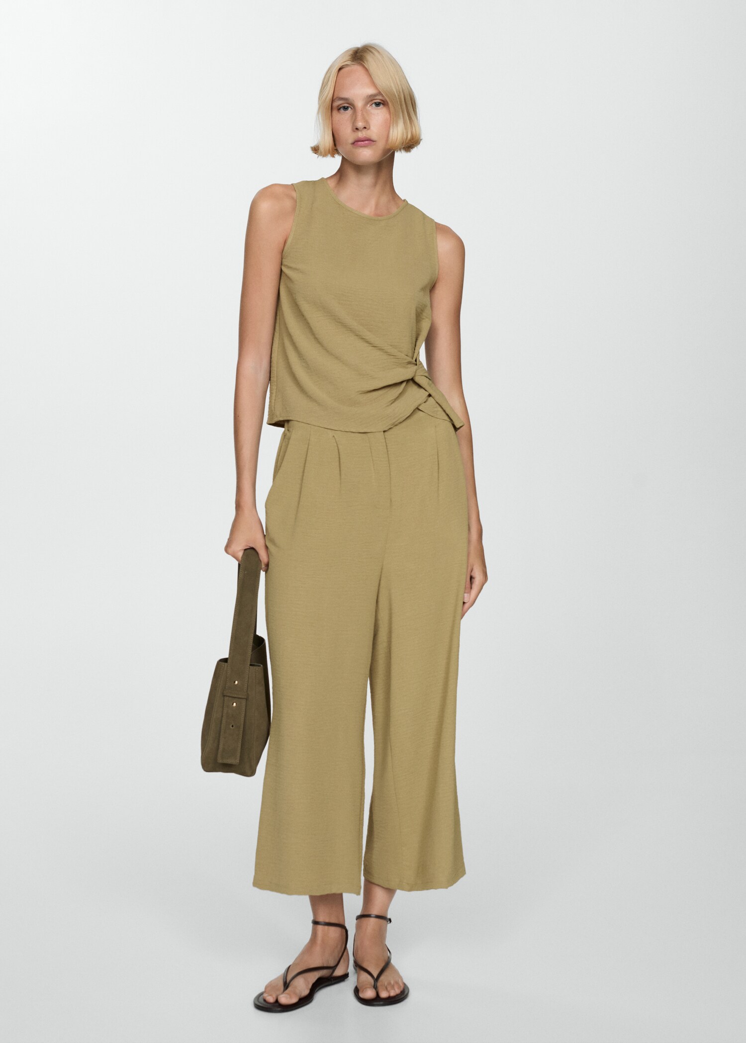 Textured top with knot detail - General plane