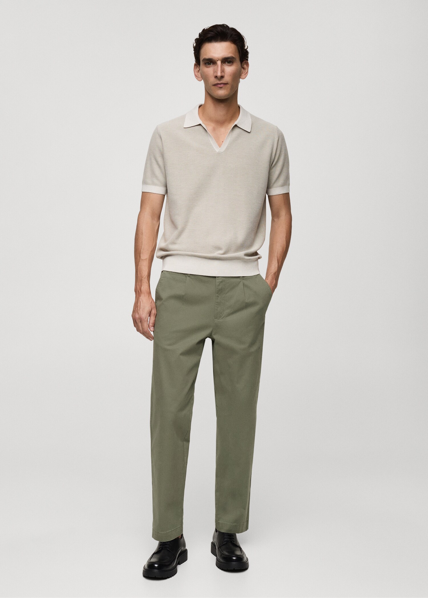 Regular Fit Bundfaltenhose aus Baumwolle - Allgemeine Ansicht