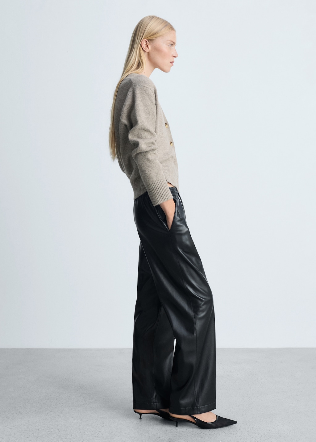 Pantalon taille elastique similicuir Femme MANGO France metropolitaine