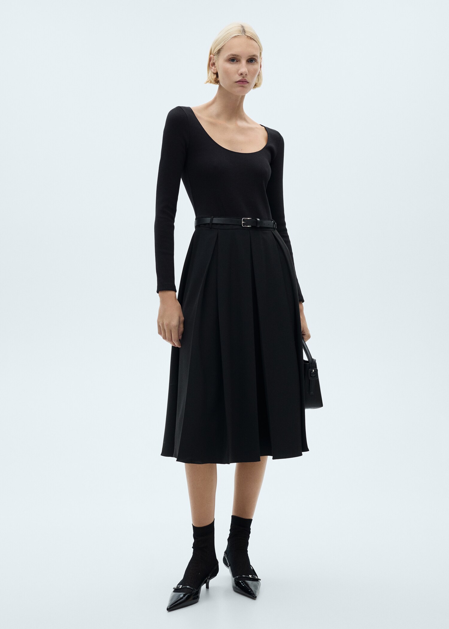 Robe plissée combinée ceinture - Plan général