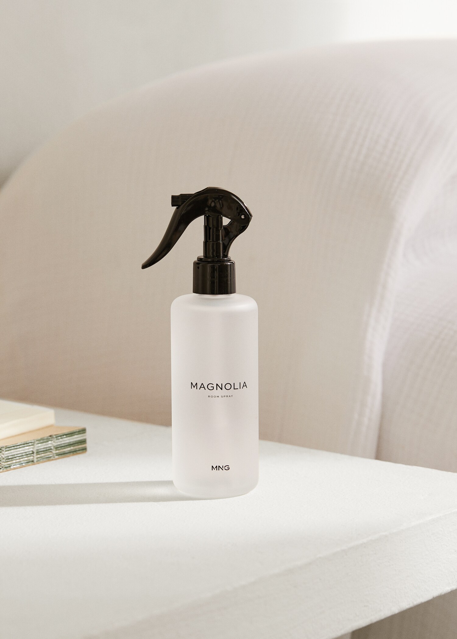 Magnolia air freshener spray - General plane