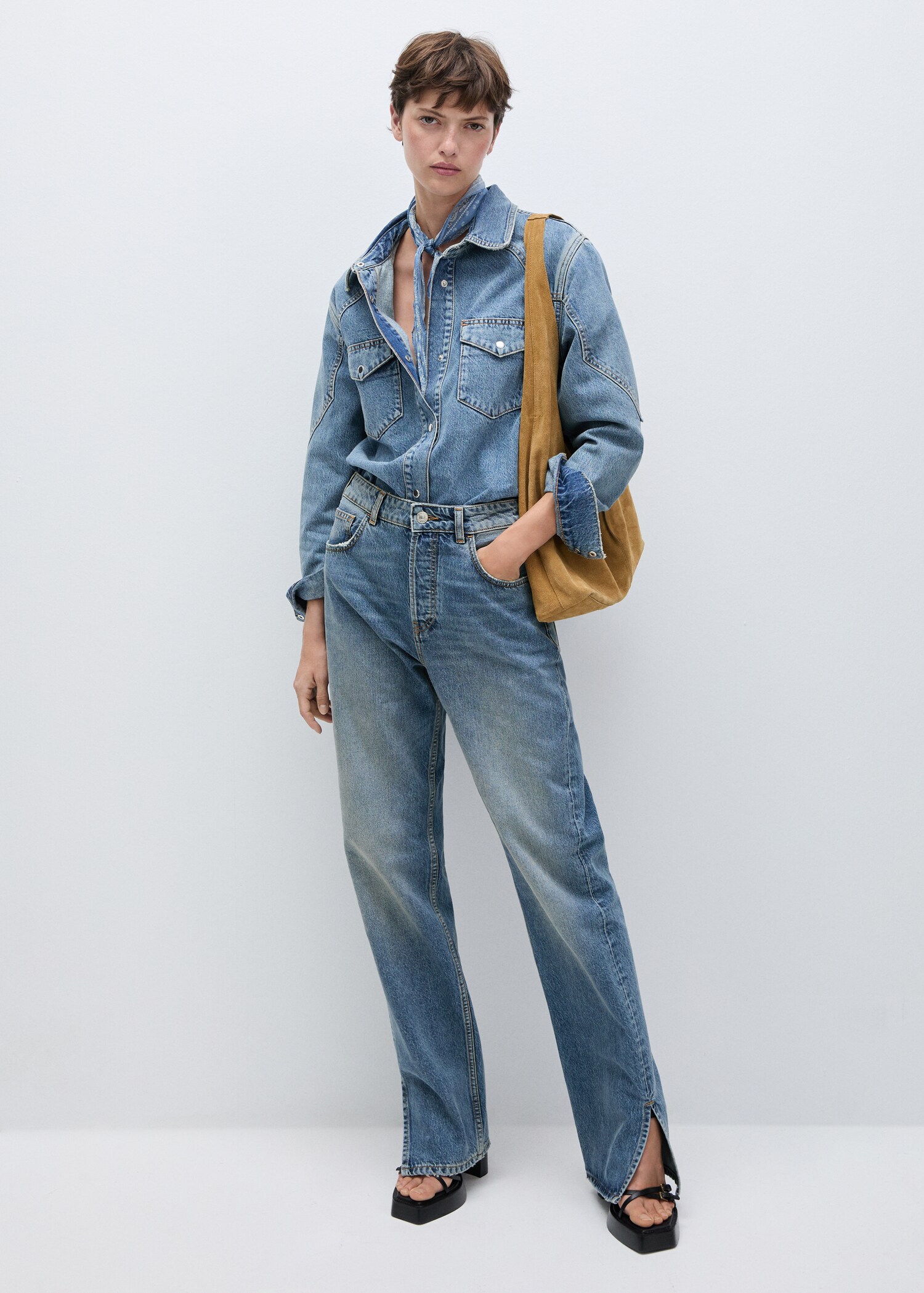 Medium-rise straight jeans with slits - General plane