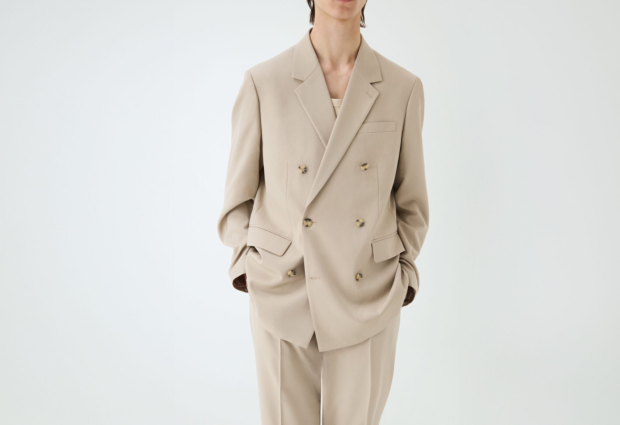 Americana traje regular fit cruzada - Plano panorámico