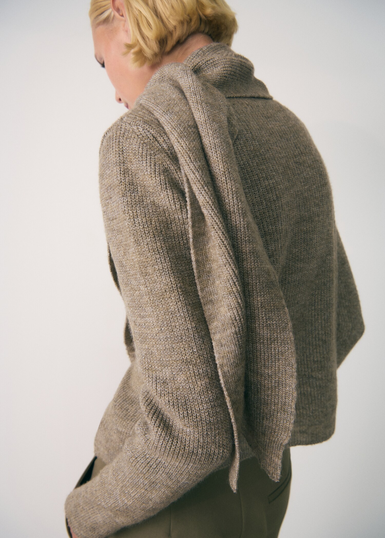 Pull-over col écharpe boutons - Verso de l’article