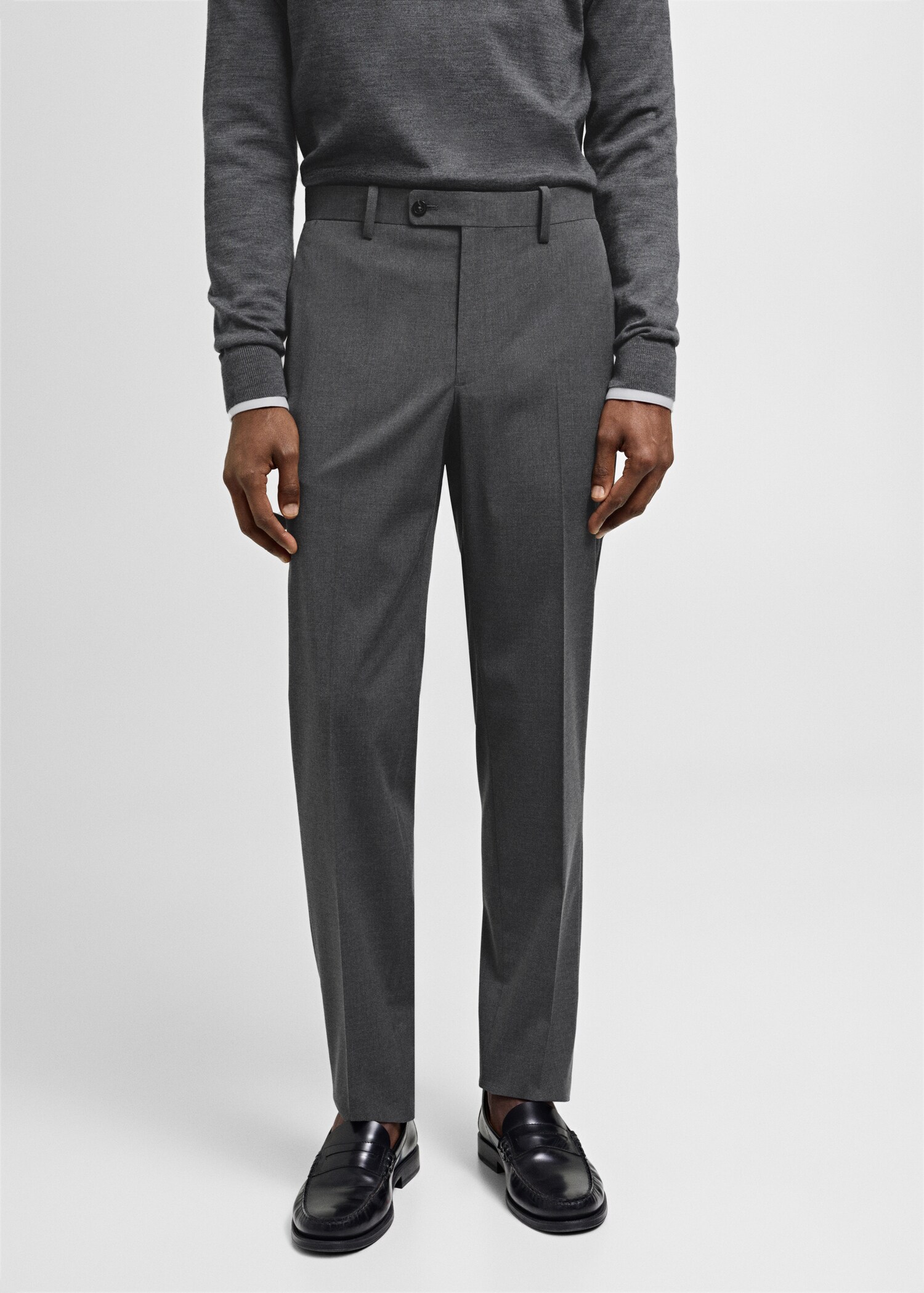 Pantalón traje slim fit tejido comfort stretch - Plano medio