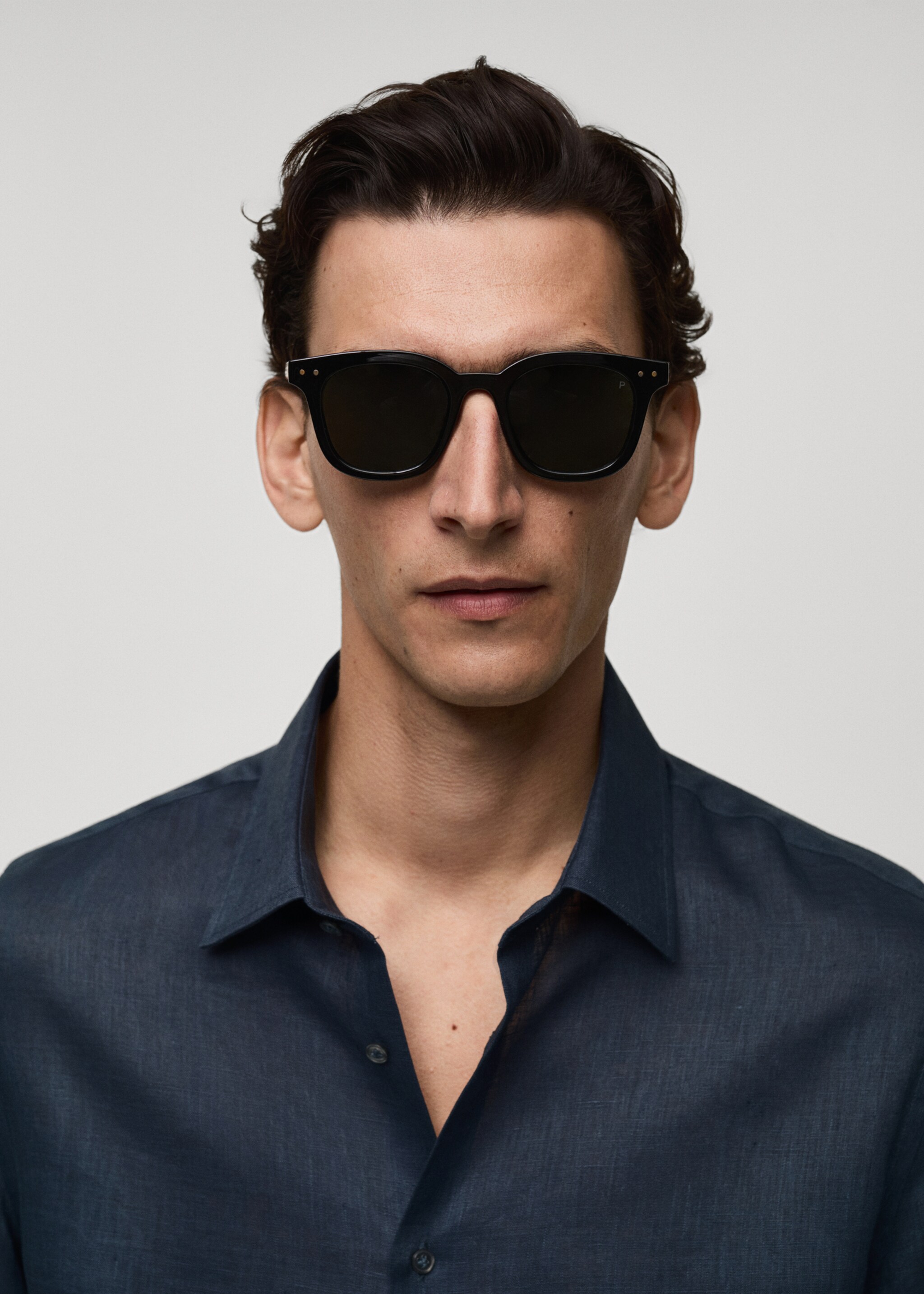 Regular-fit 100% linen shirt - Details of the article 3