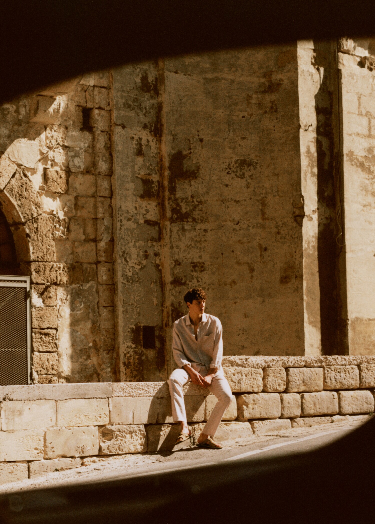Classic fit 100% linen shirt - Details of the article 5
