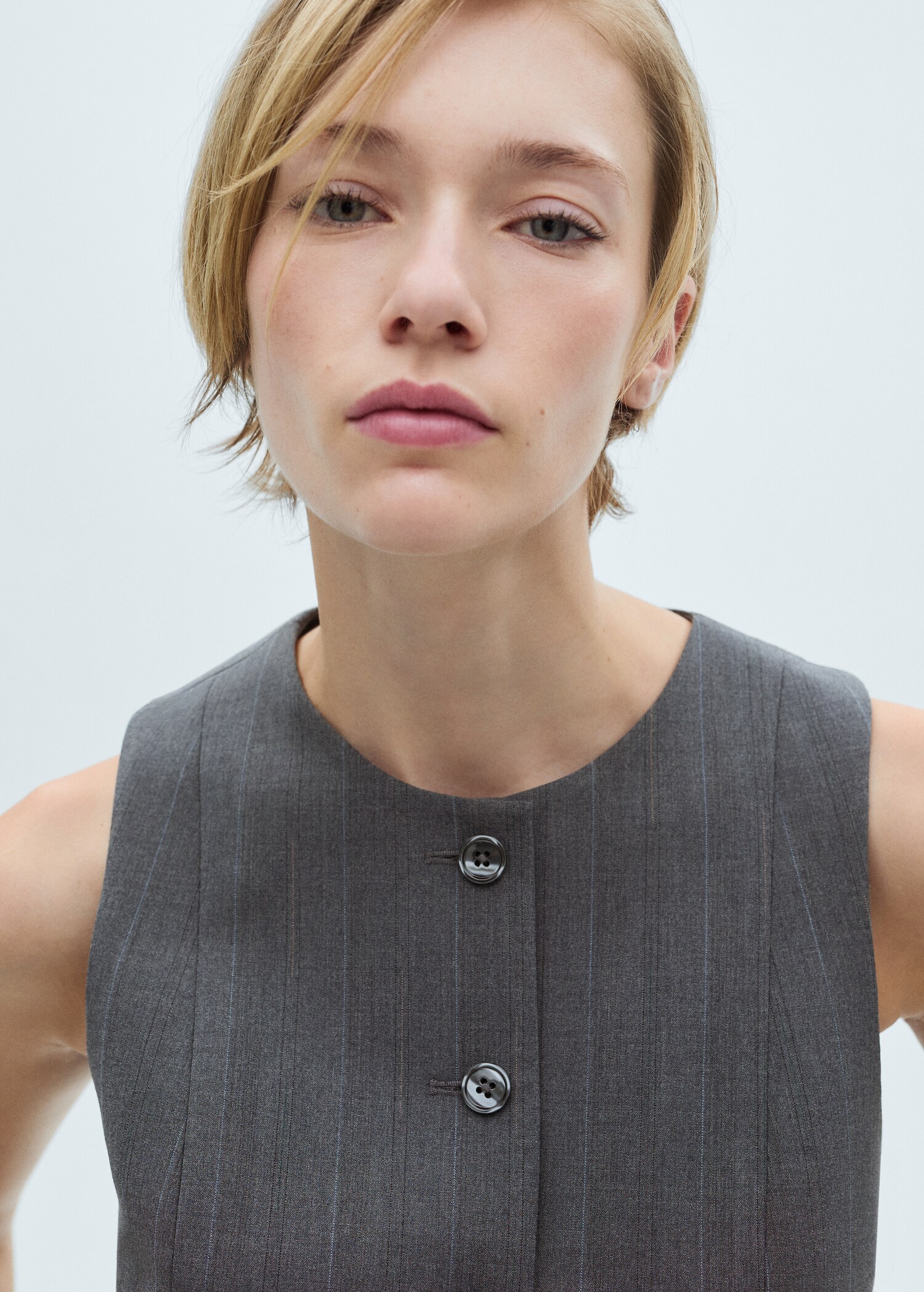 Pinstriped suit vest - Details of the article 6