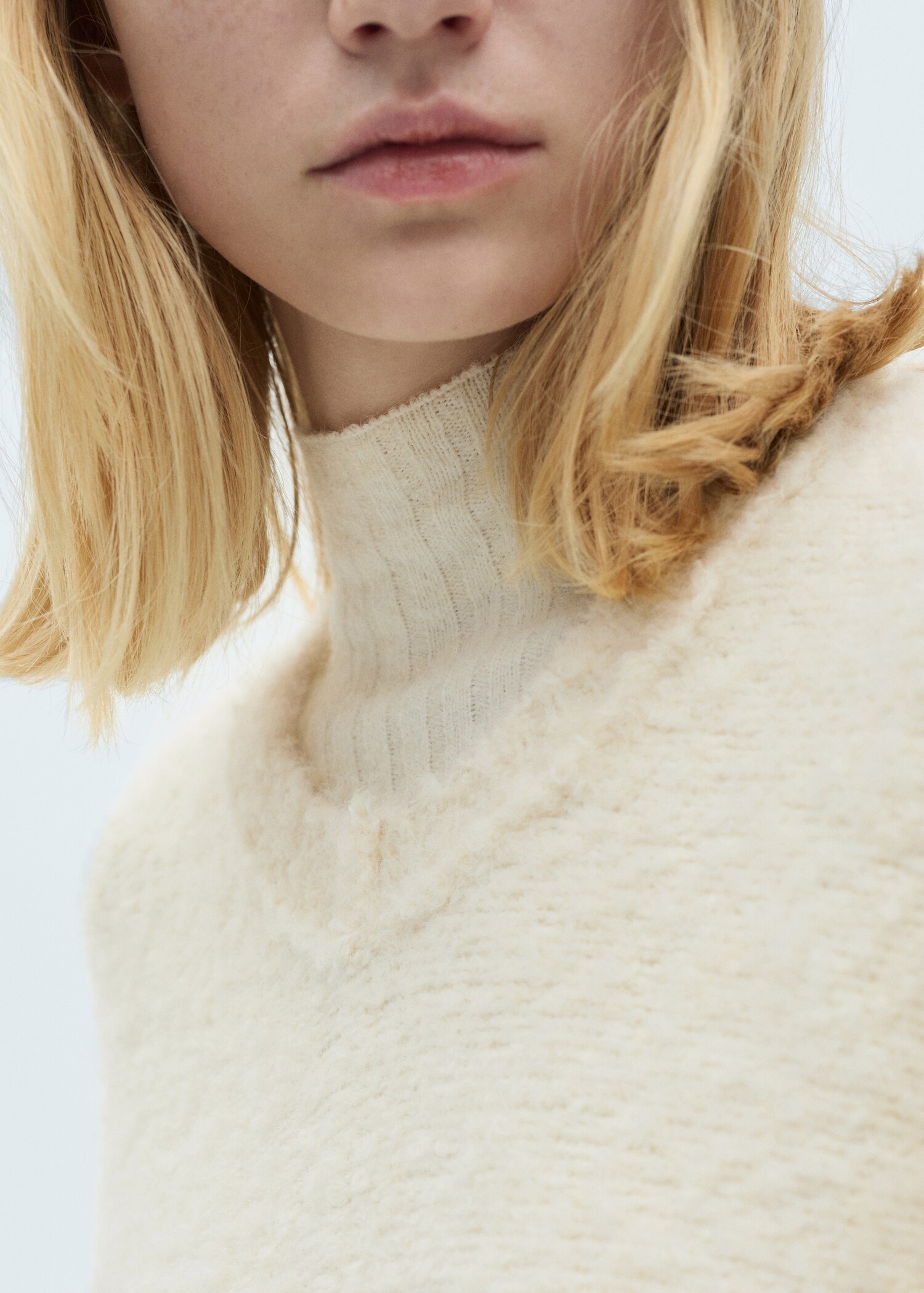 Round neck knitted cape - Details of the article 1