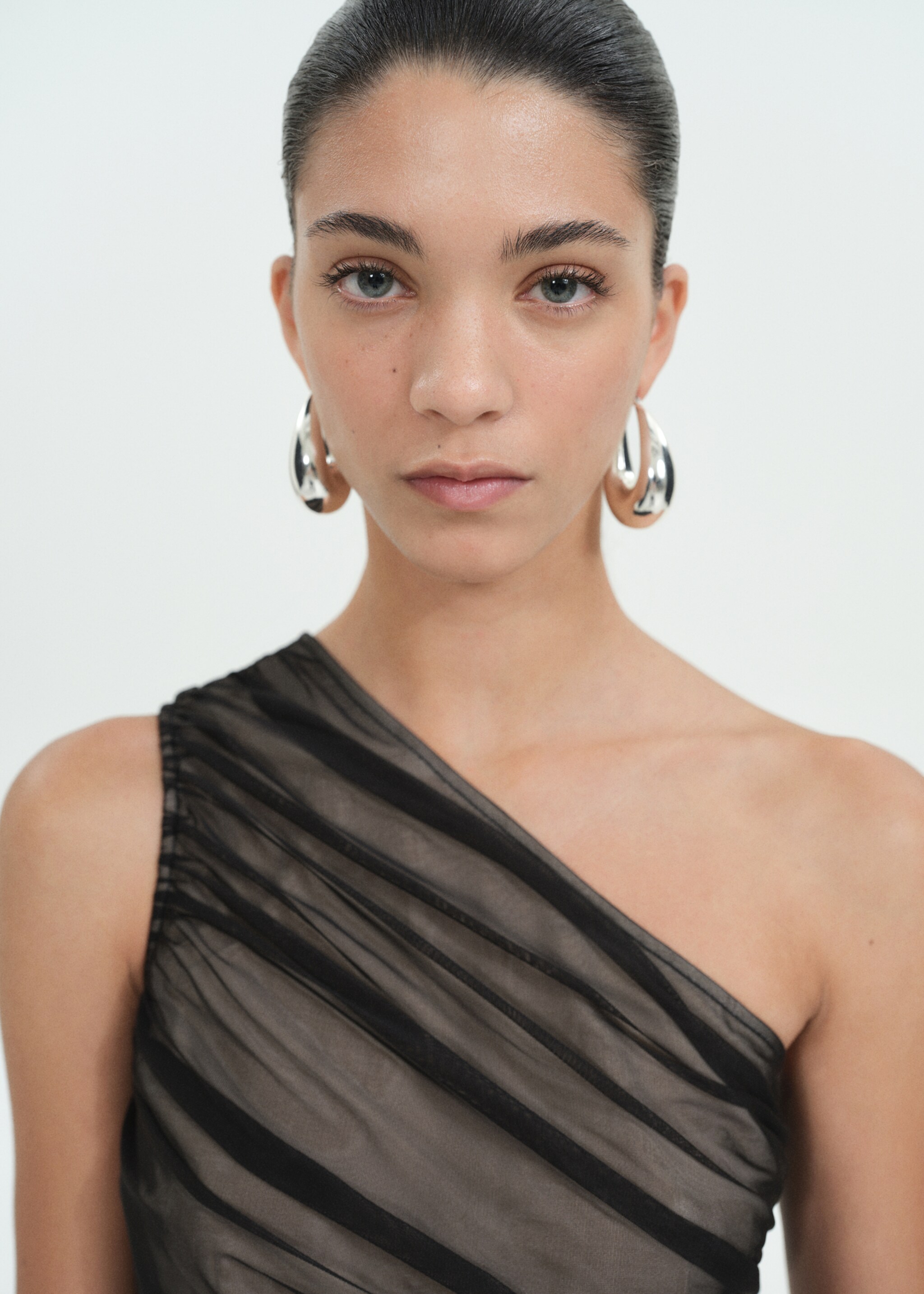 Assymetric mesh dress - Details of the article 1, Black. Ref: 77039058-01.
