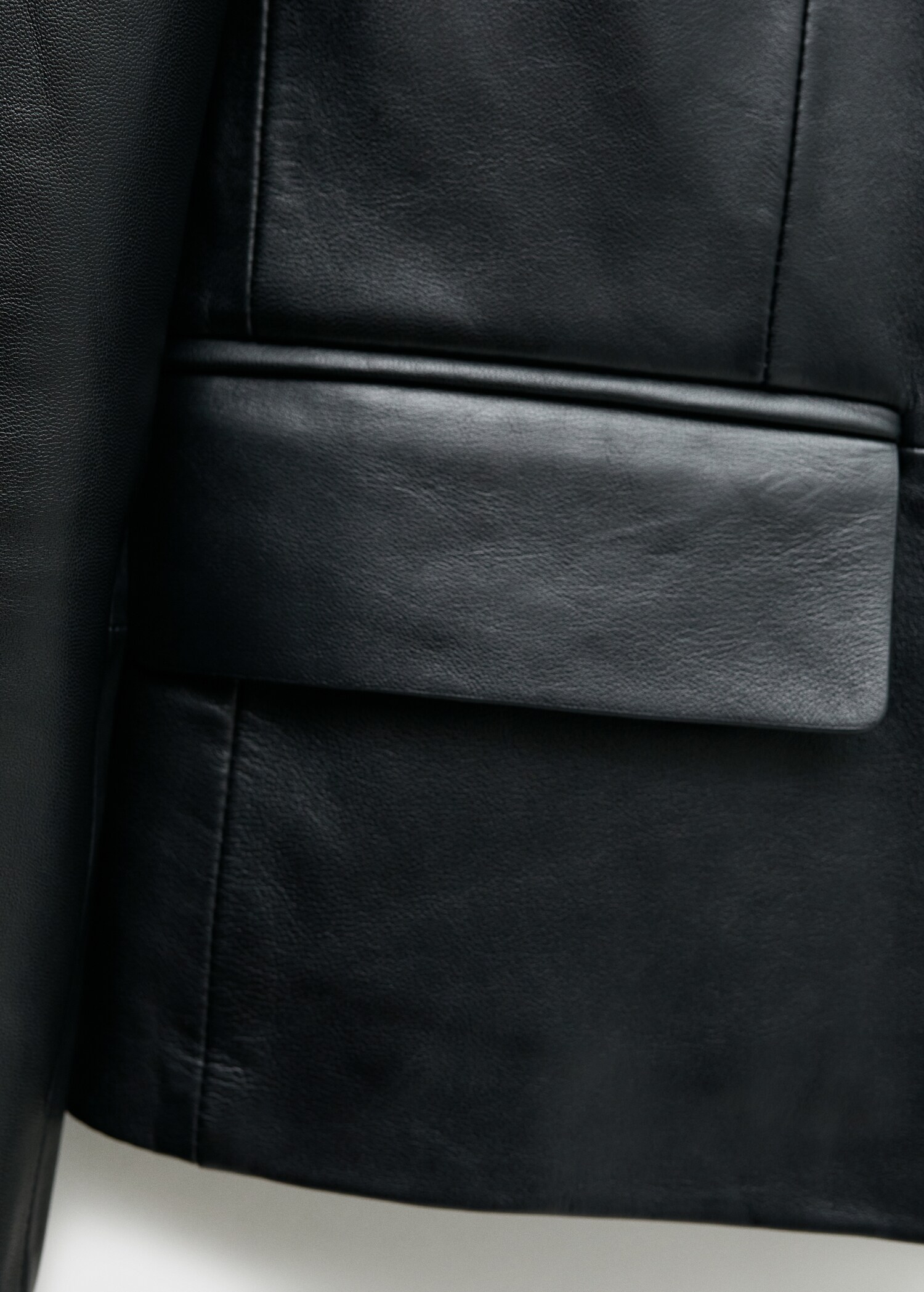 Cropped leather jacket - Details of the article 0