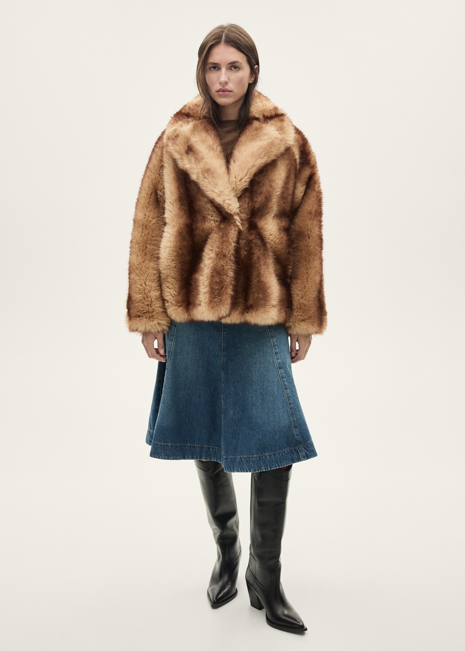 Coat with fur-effect lapels - General plane