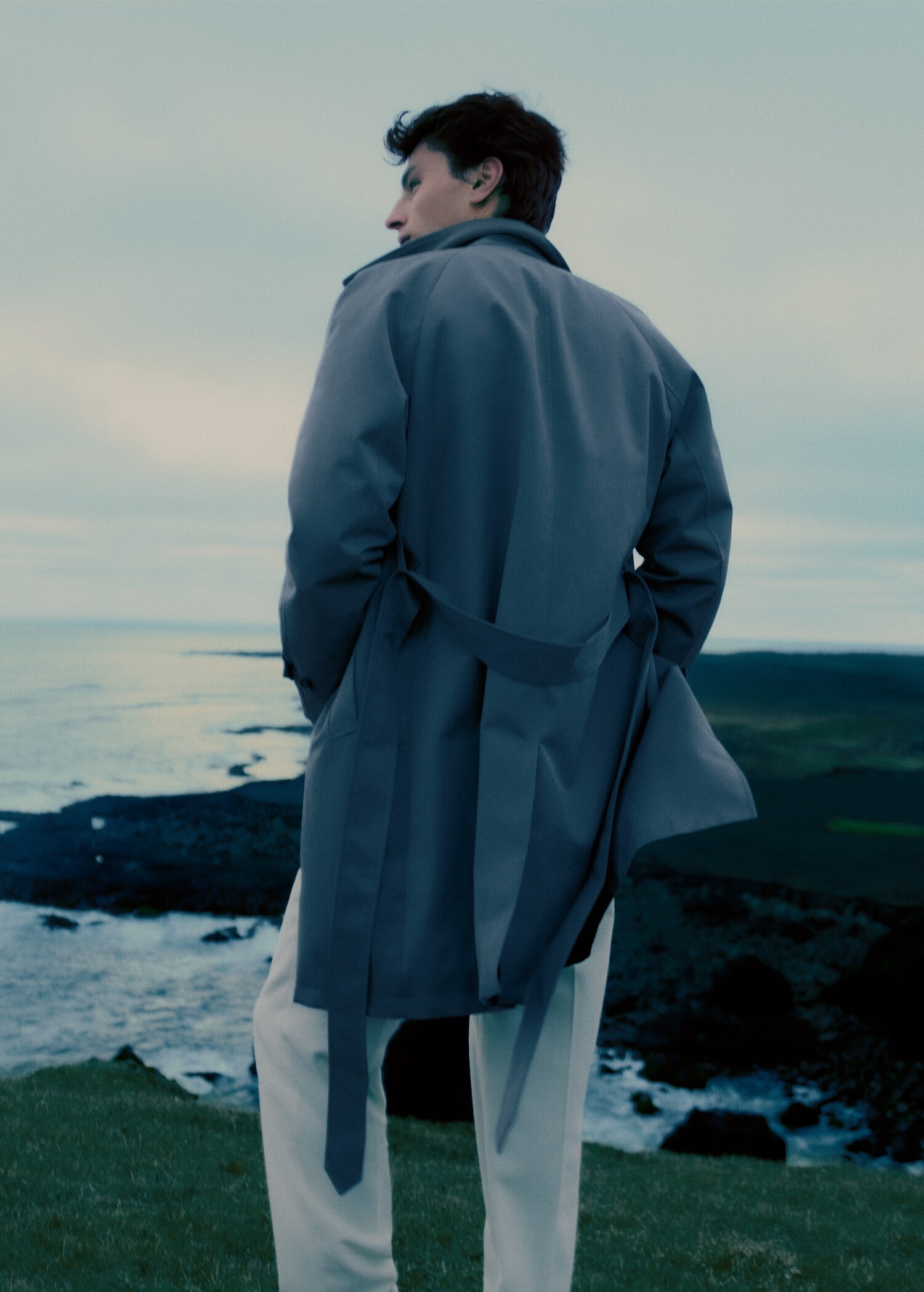 Trenchcoat mit Gürtel und mattiertem Finish - Detail des Artikels 9