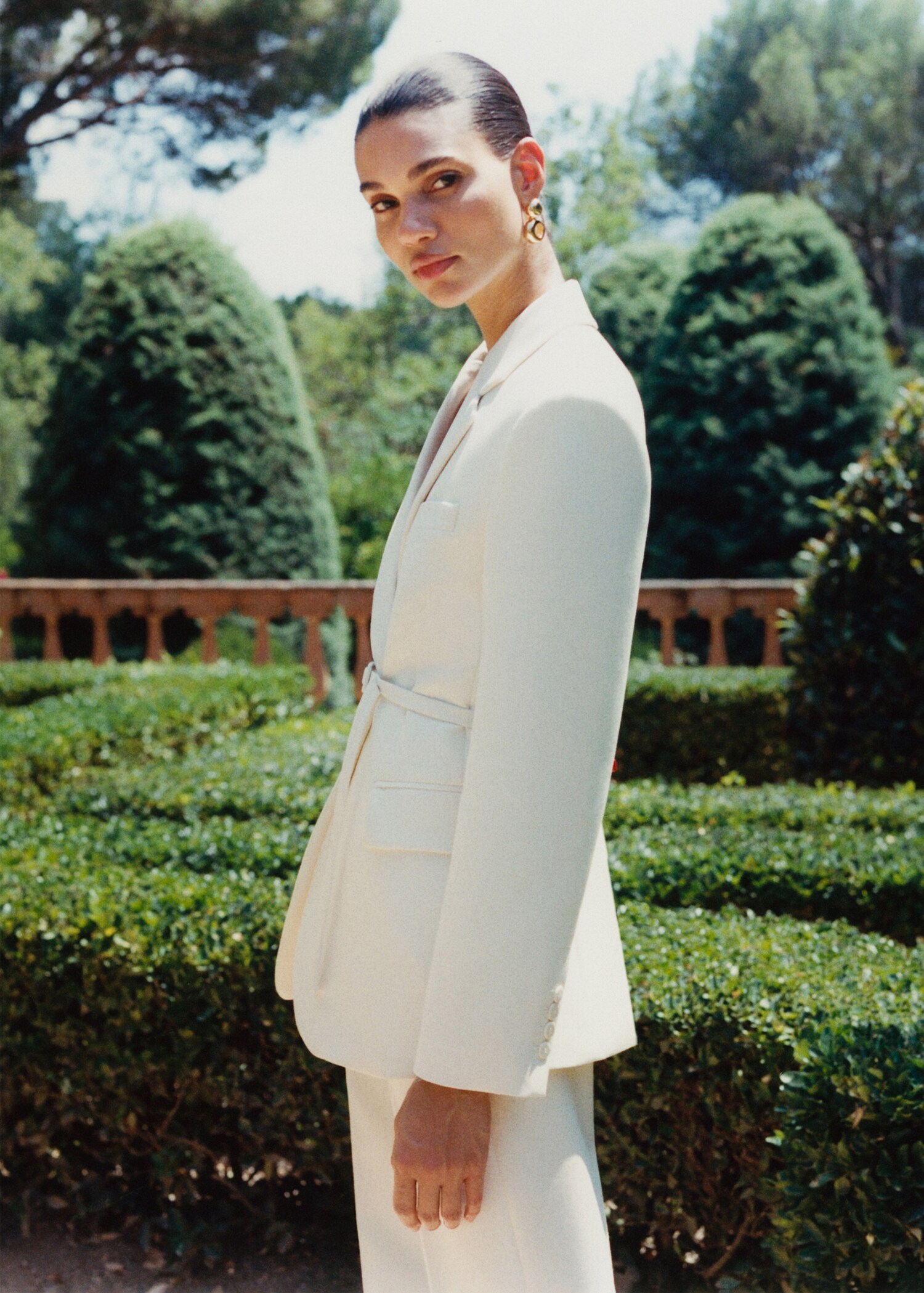 Suit jacket with belt - Details of the article 6
