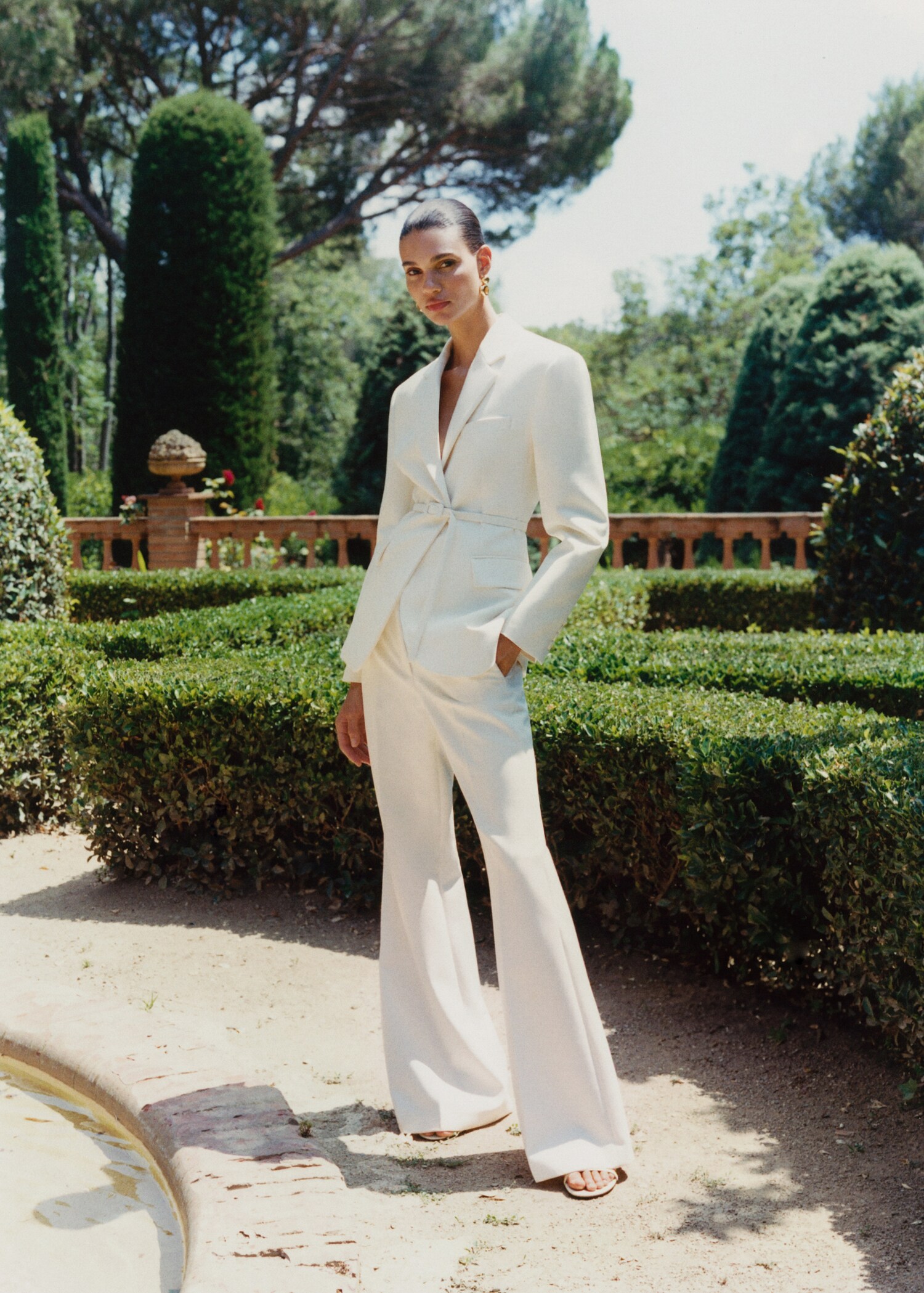 Suit jacket with belt - Details of the article 7