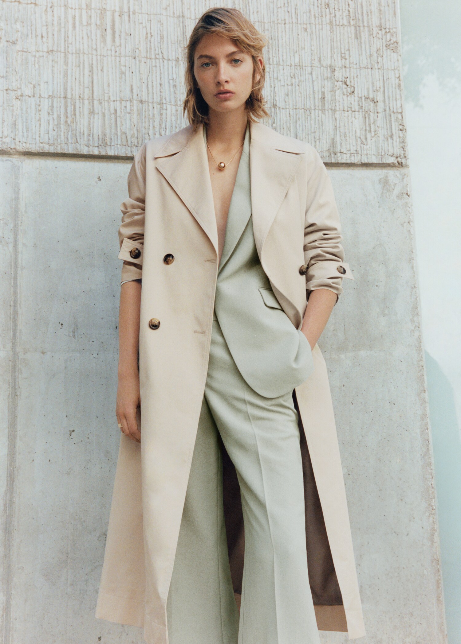 Long double-breasted trench coat - Details of the article 7