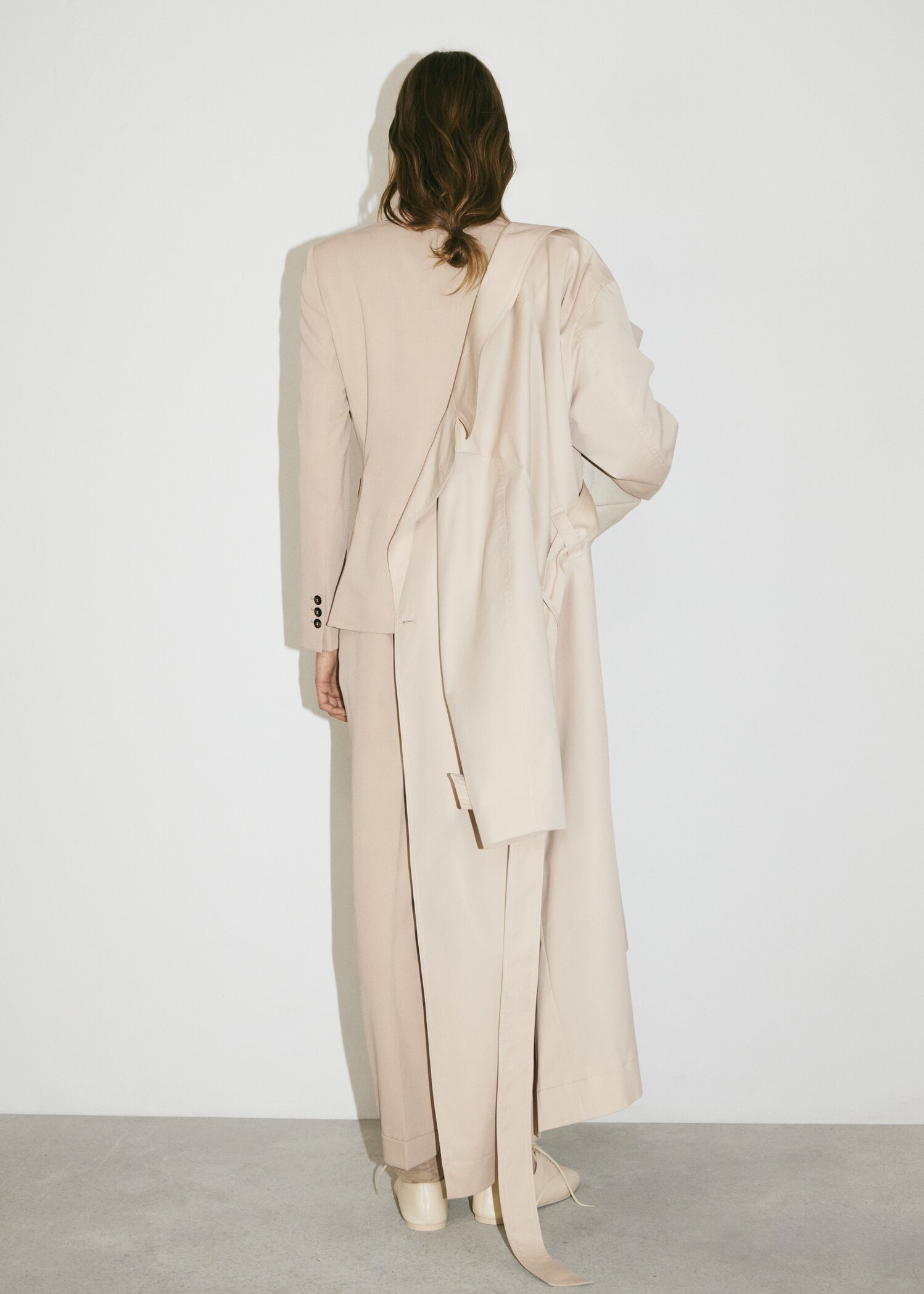 Long double-breasted trench coat - Details of the article 9