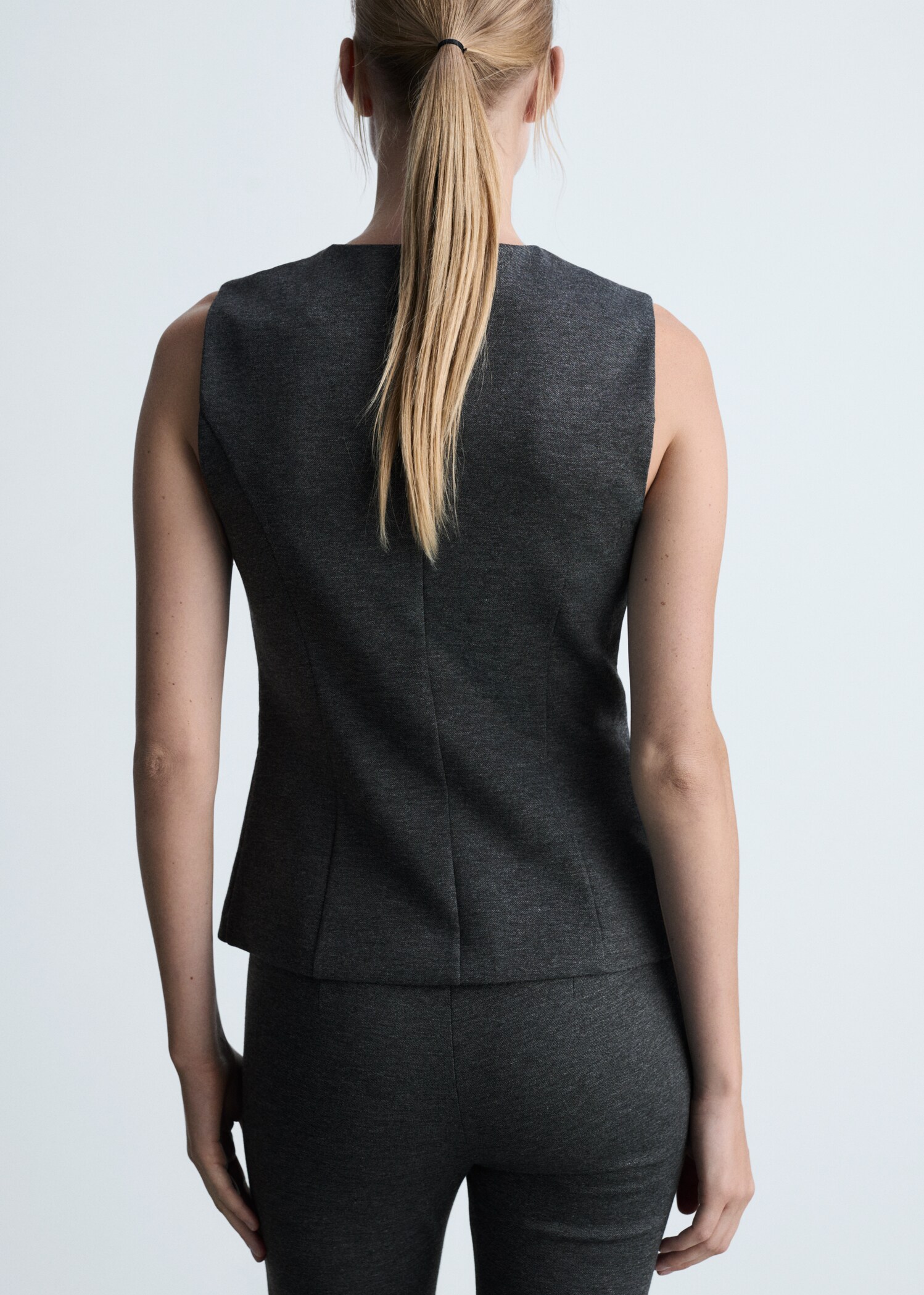 Fitted vest with buttons - Reverse of the article