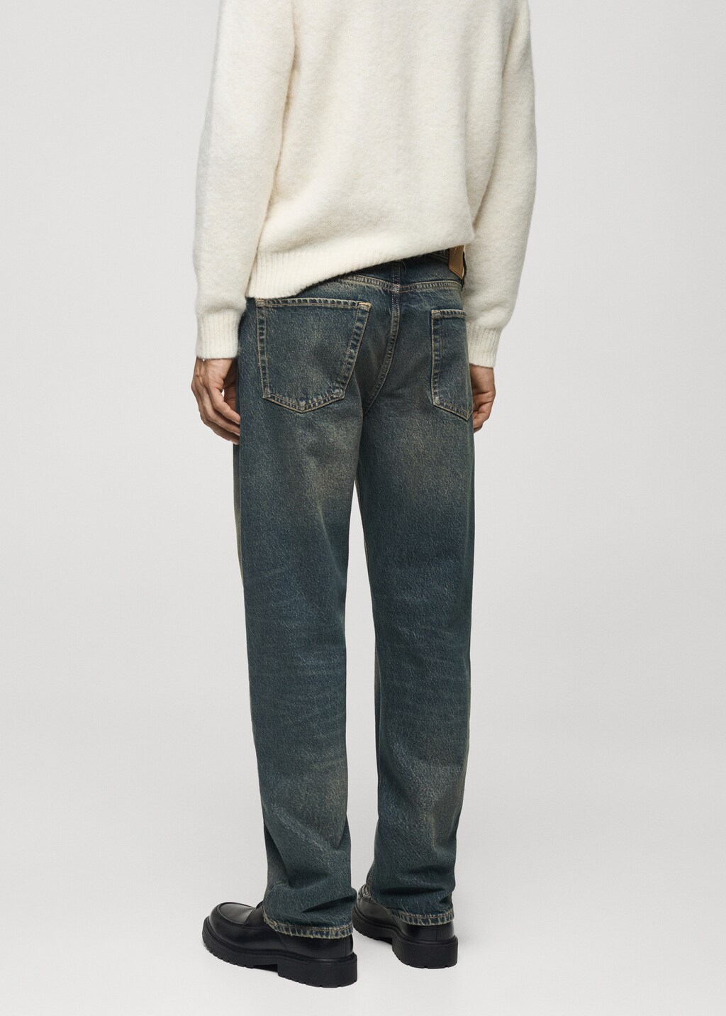 Straight-fit jeans with frayed effect
