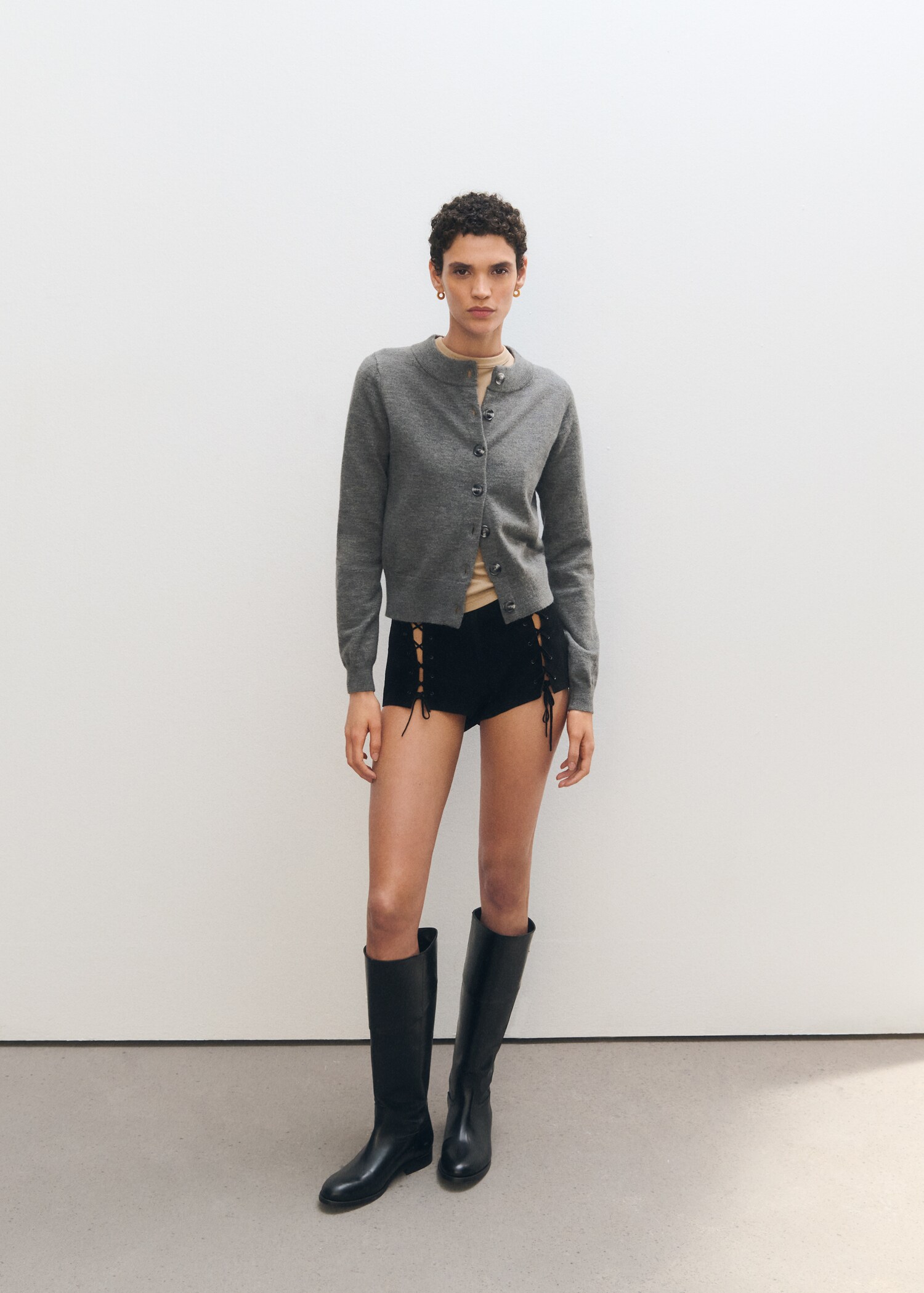 Short cuir ouvertures nœuds - Détail de l'article 9