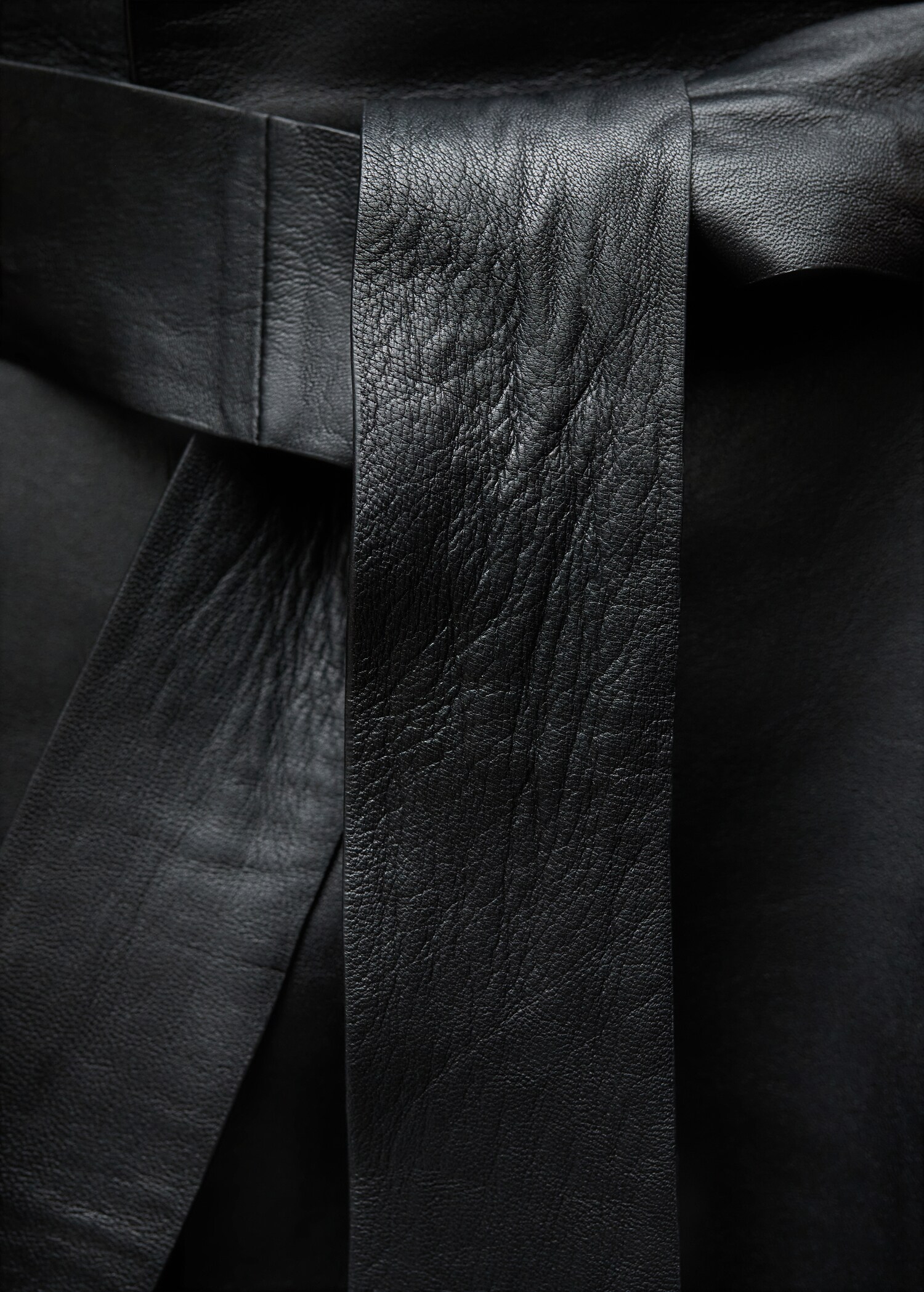 Leather trench coat with belt - Details of the article 0
