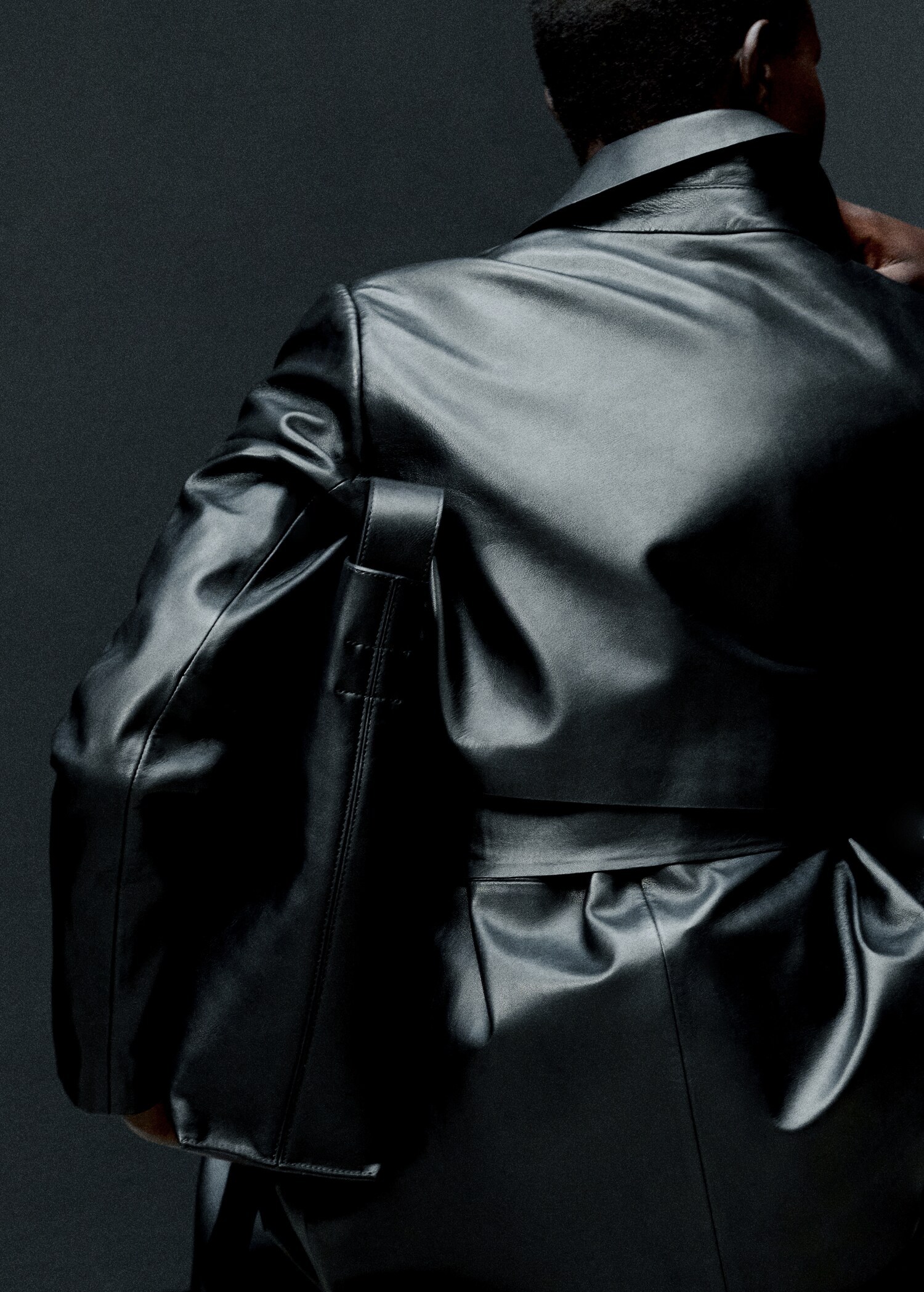 Leather trench coat with belt - Details of the article 9
