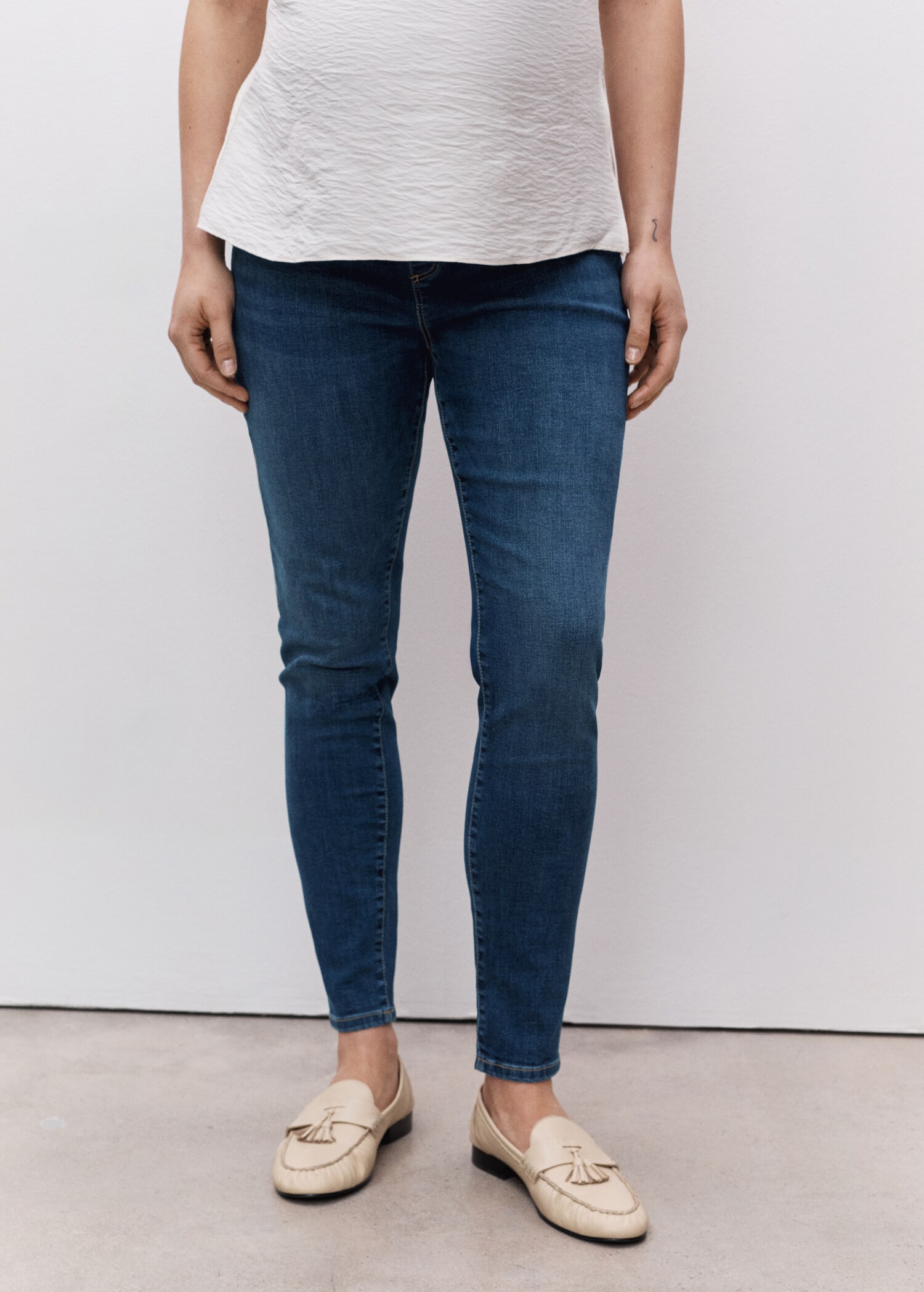 Skinny-Umstandsjeans - Mittlere Ansicht