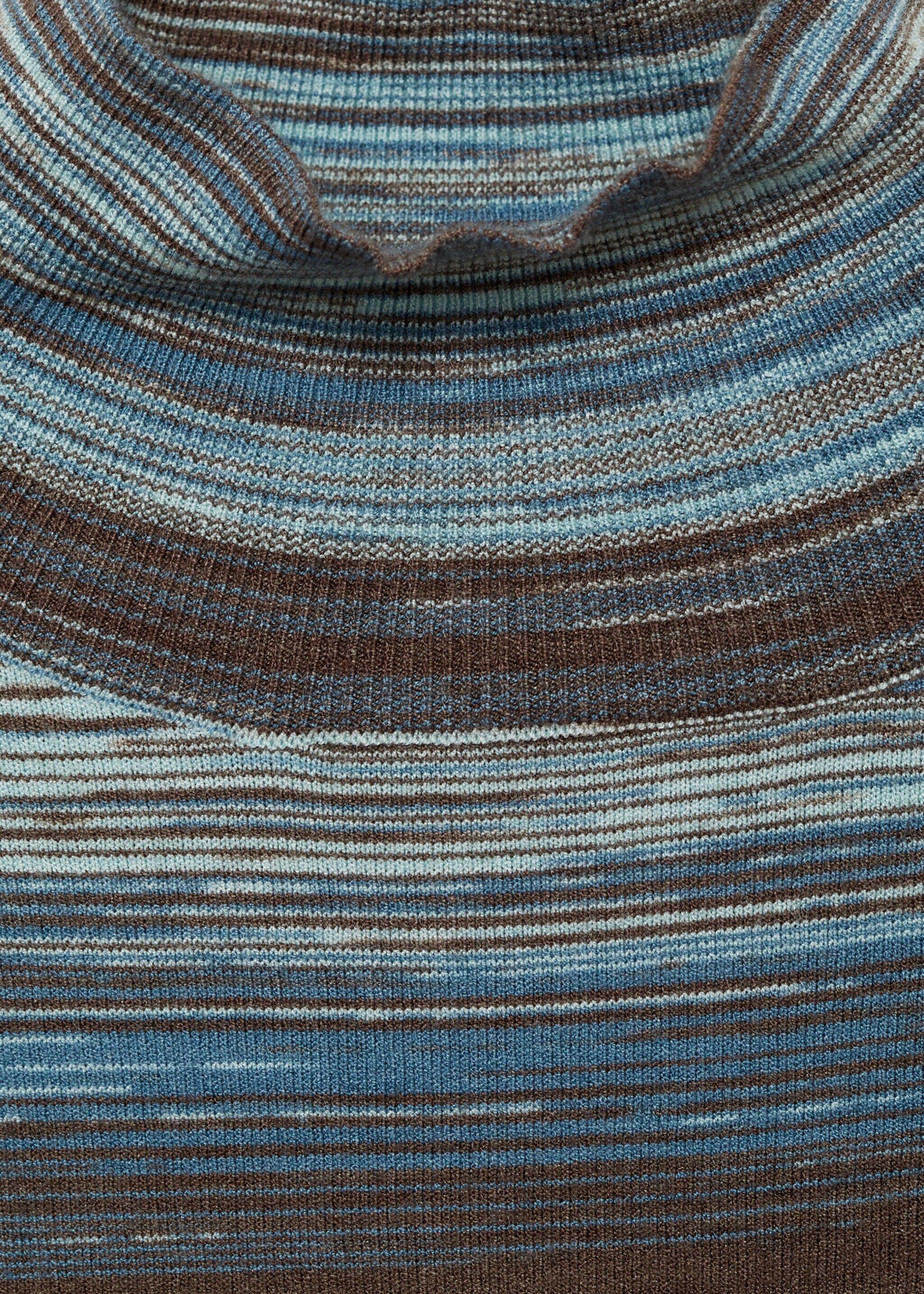 Stand-collar striped sweater - Details of the article 8