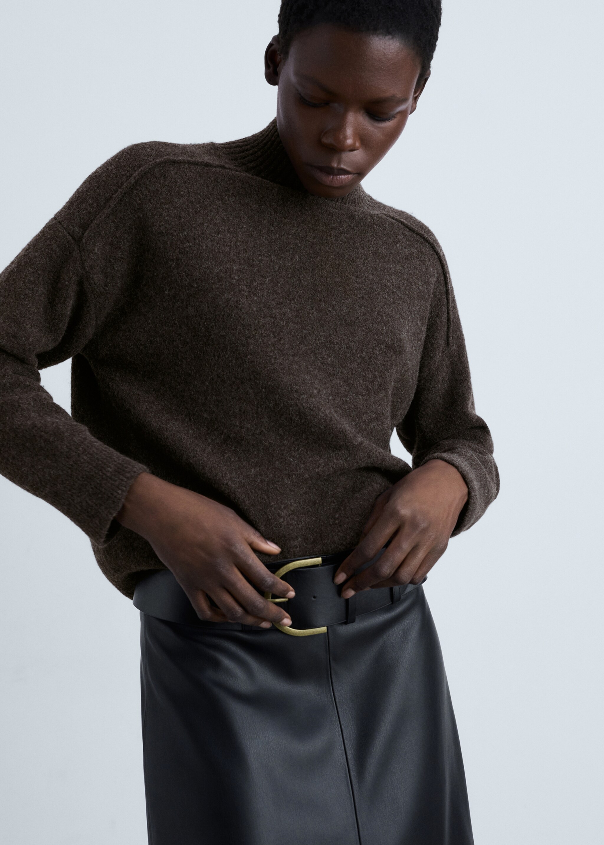 Pull-over coutures col montant - Plan moyen