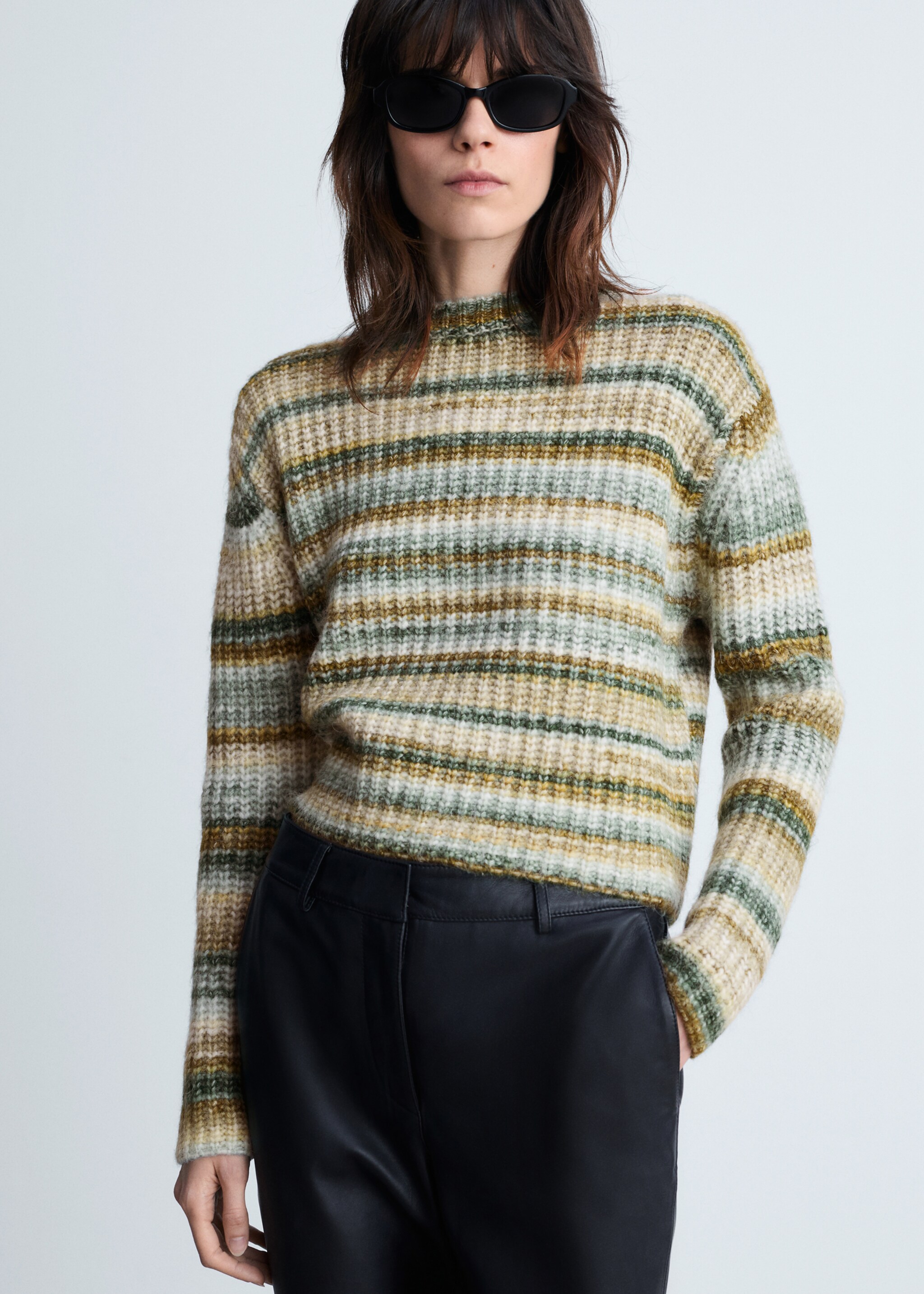 Round-neck striped sweater - Medium plane