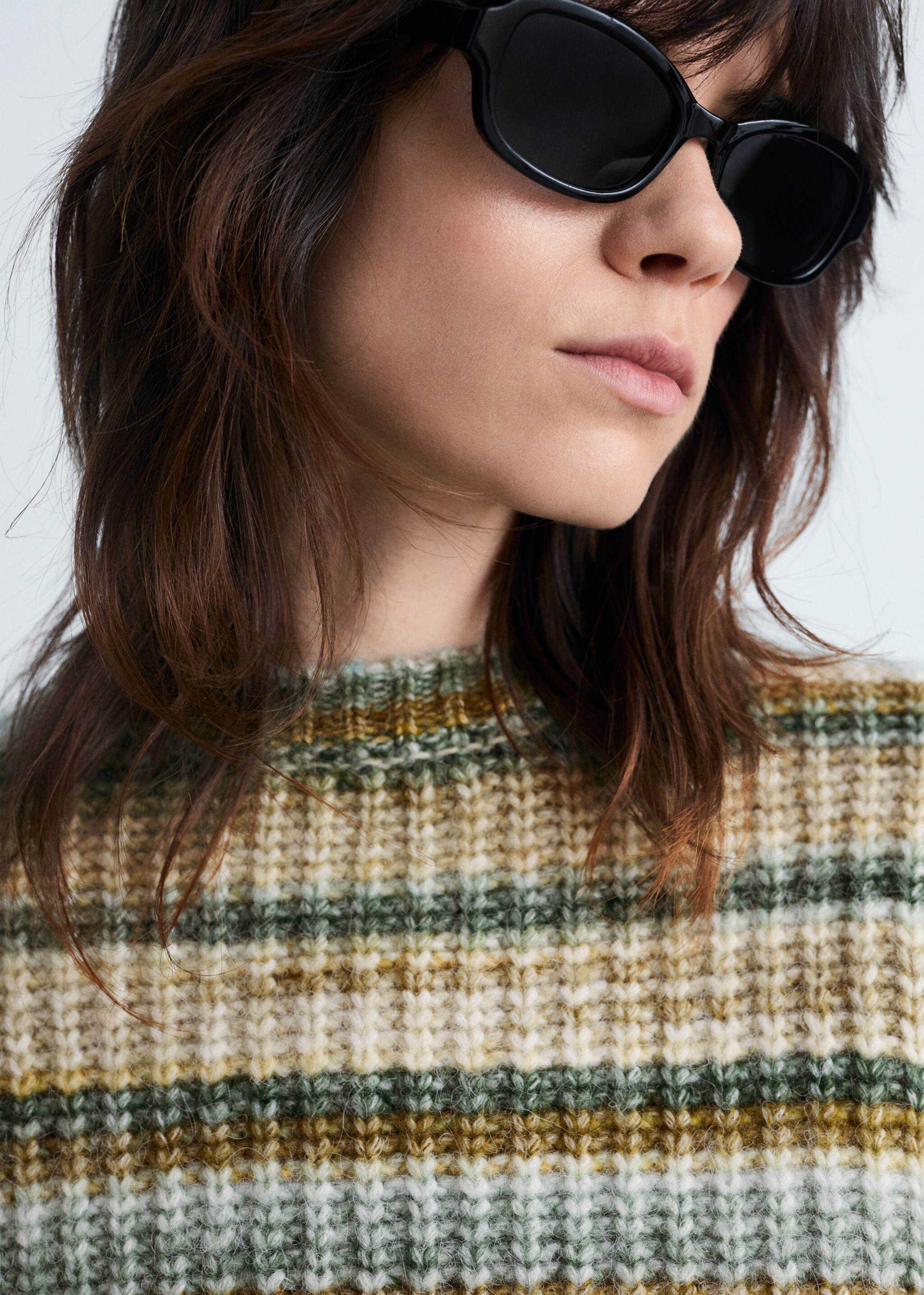 Round-neck striped sweater - Details of the article 1