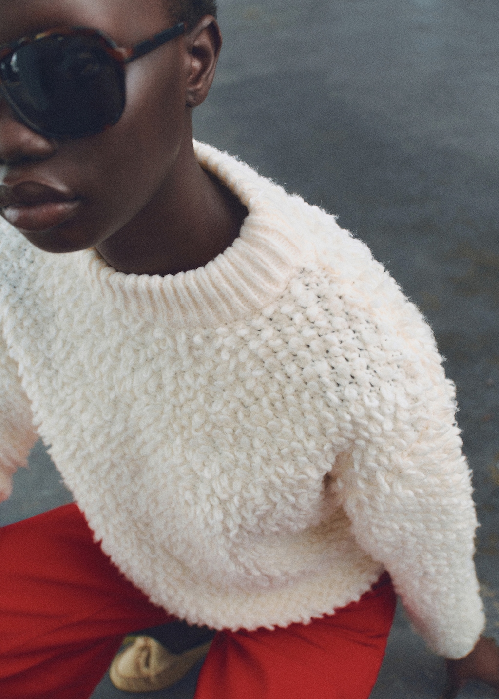 Round-neck boucl sweater - image 4
