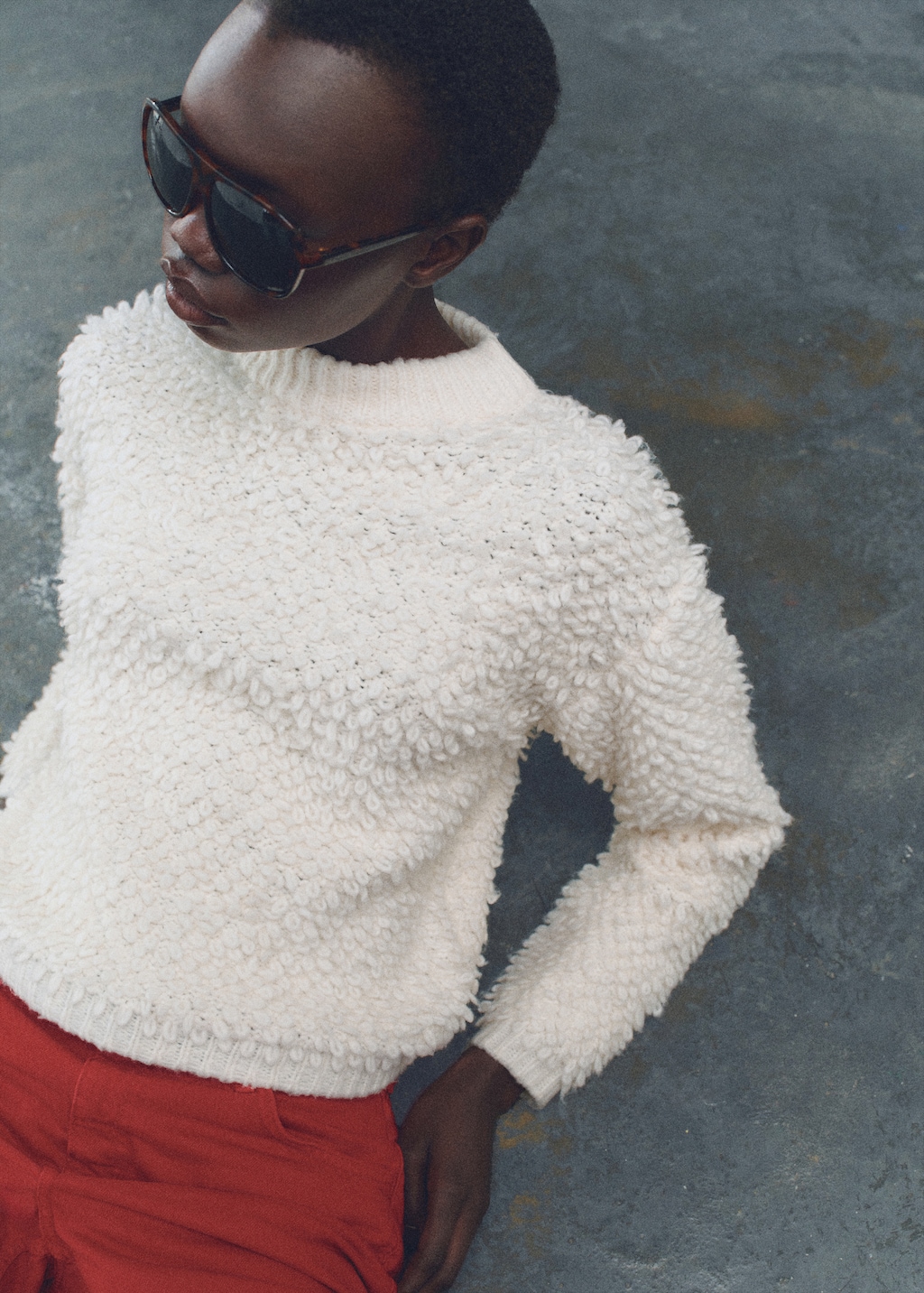 Round neck boucle sweater