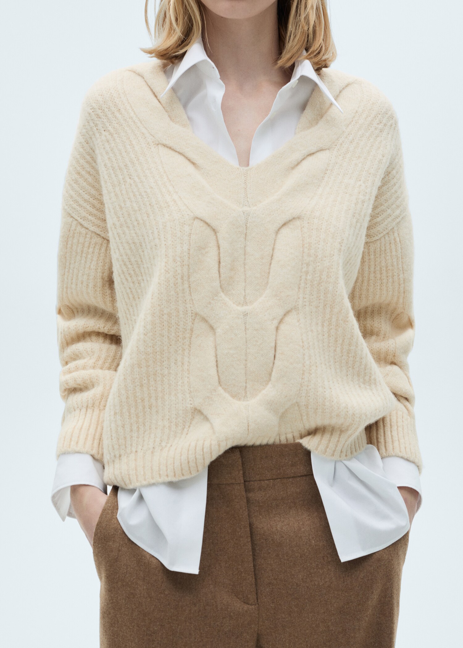 V-neck braided sweater - Medium plane