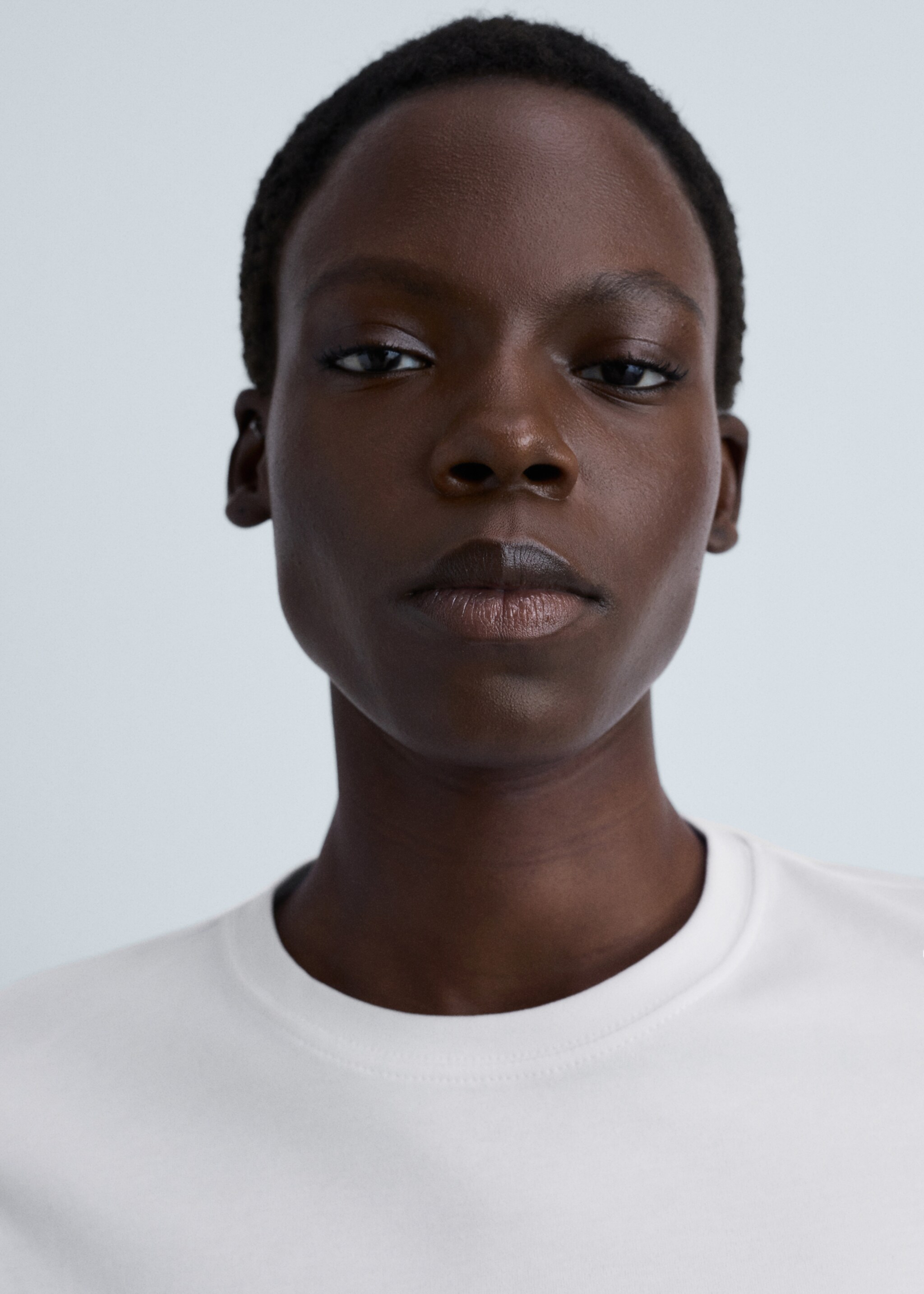 Thin round-neck t-shirt - Details of the article 1