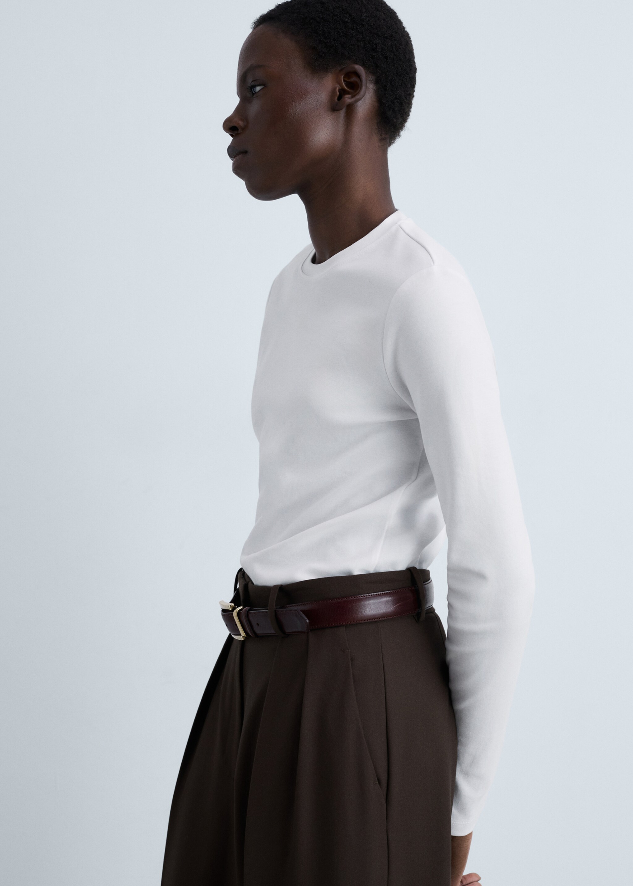 Thin round-neck t-shirt - Details of the article 6