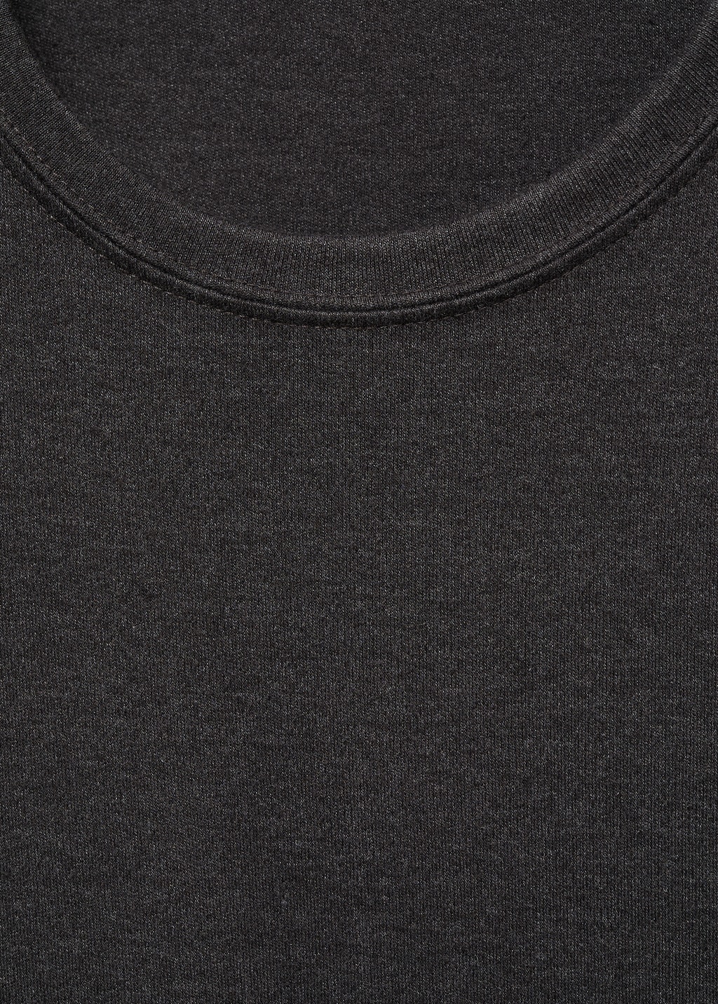 Thin round-neck t-shirt