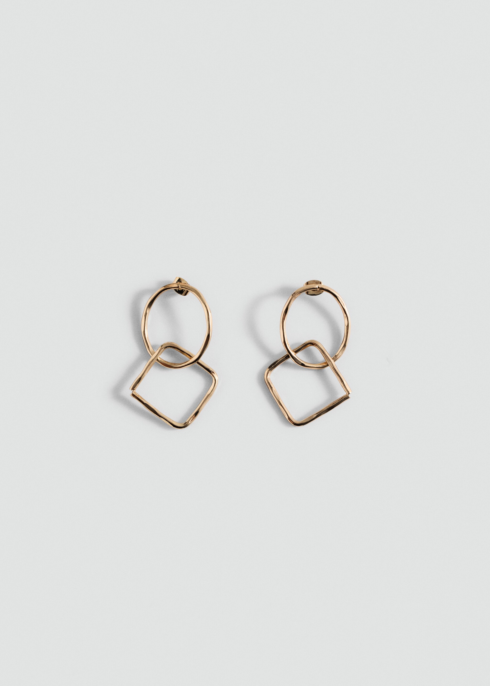 Pendientes diseño entrelazado - Artículo sin modelo, Oro. Ref: 87000451-00.