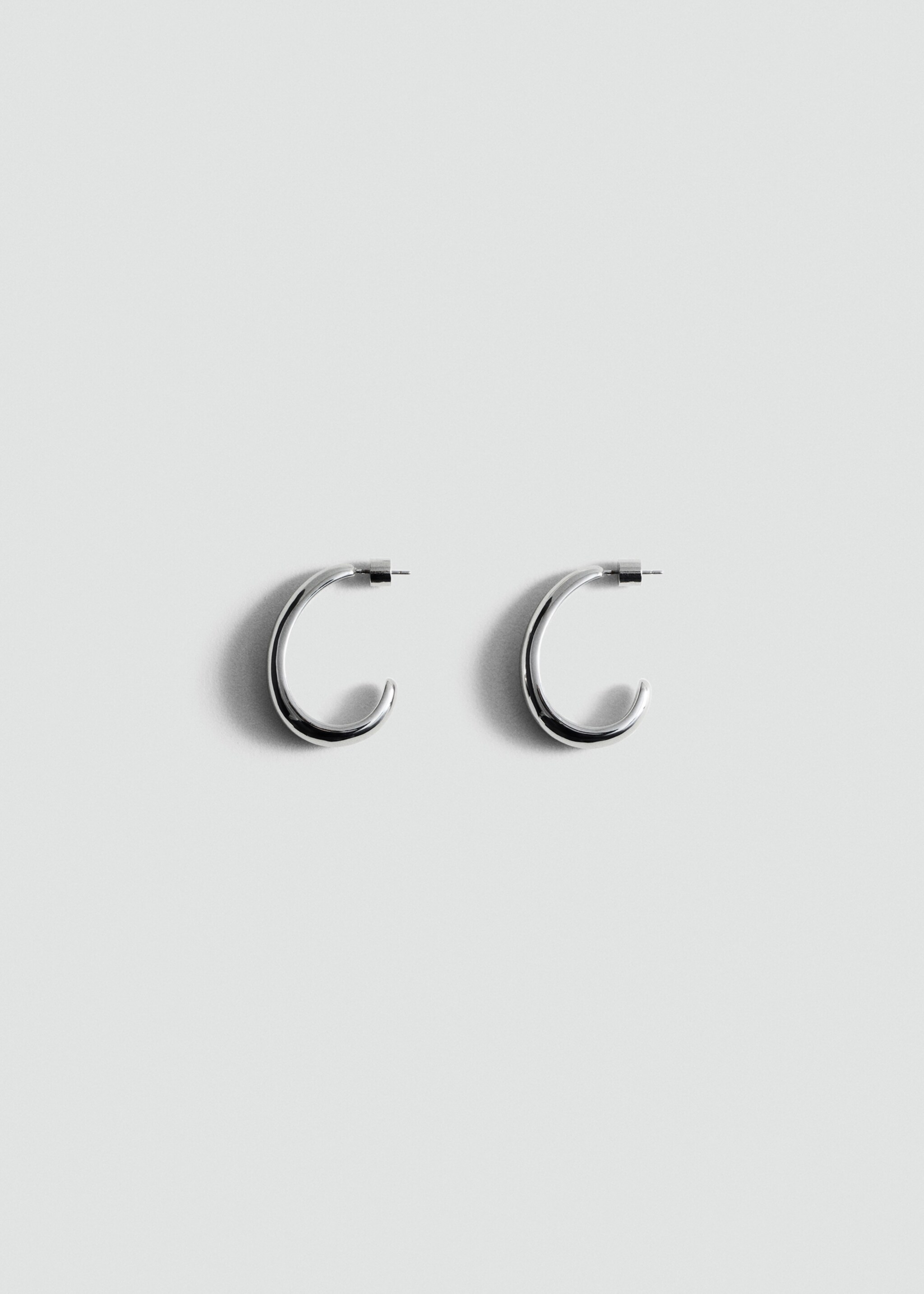 Thin oval hoop earrings - Article without model