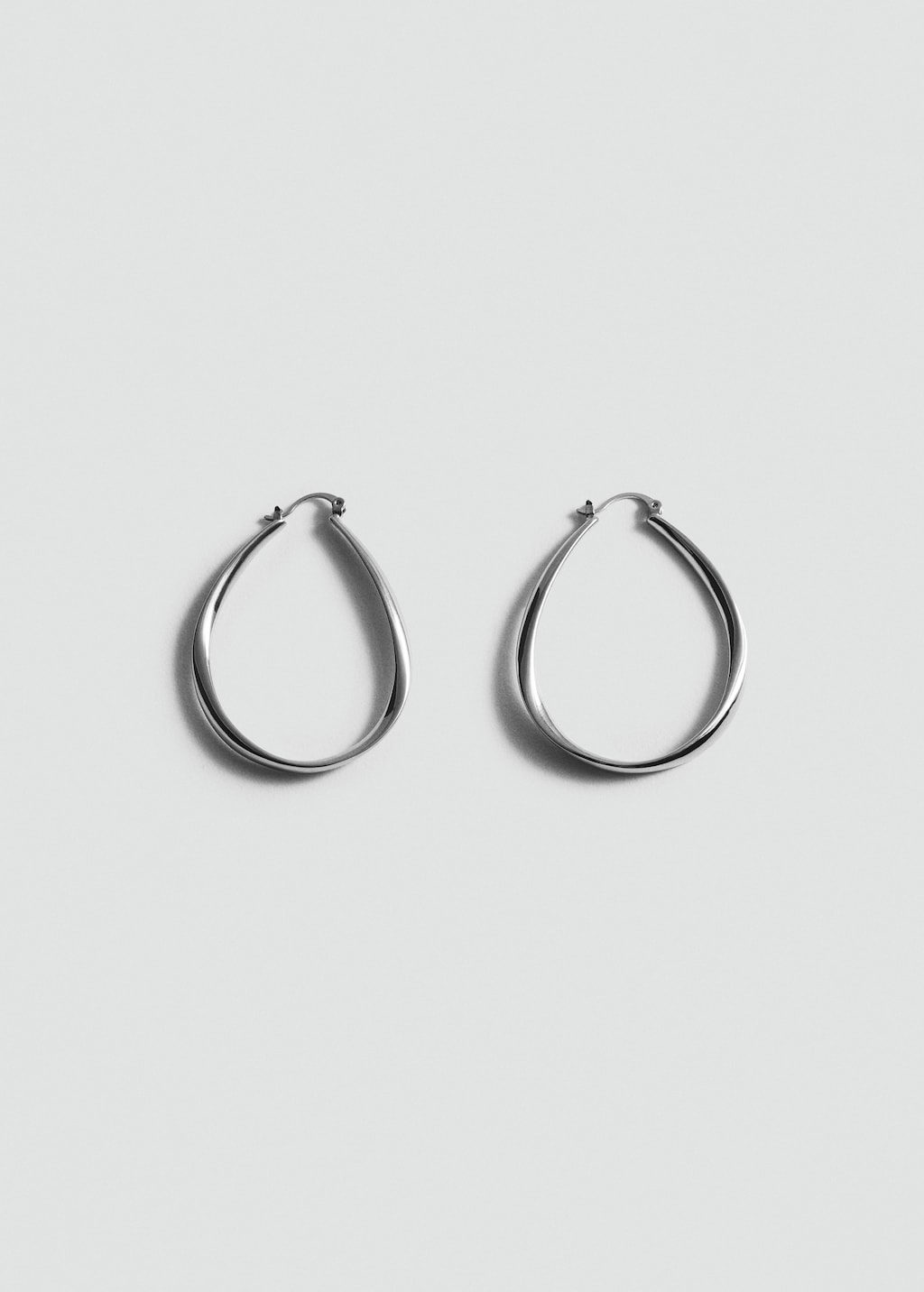 Oval hoop earrings