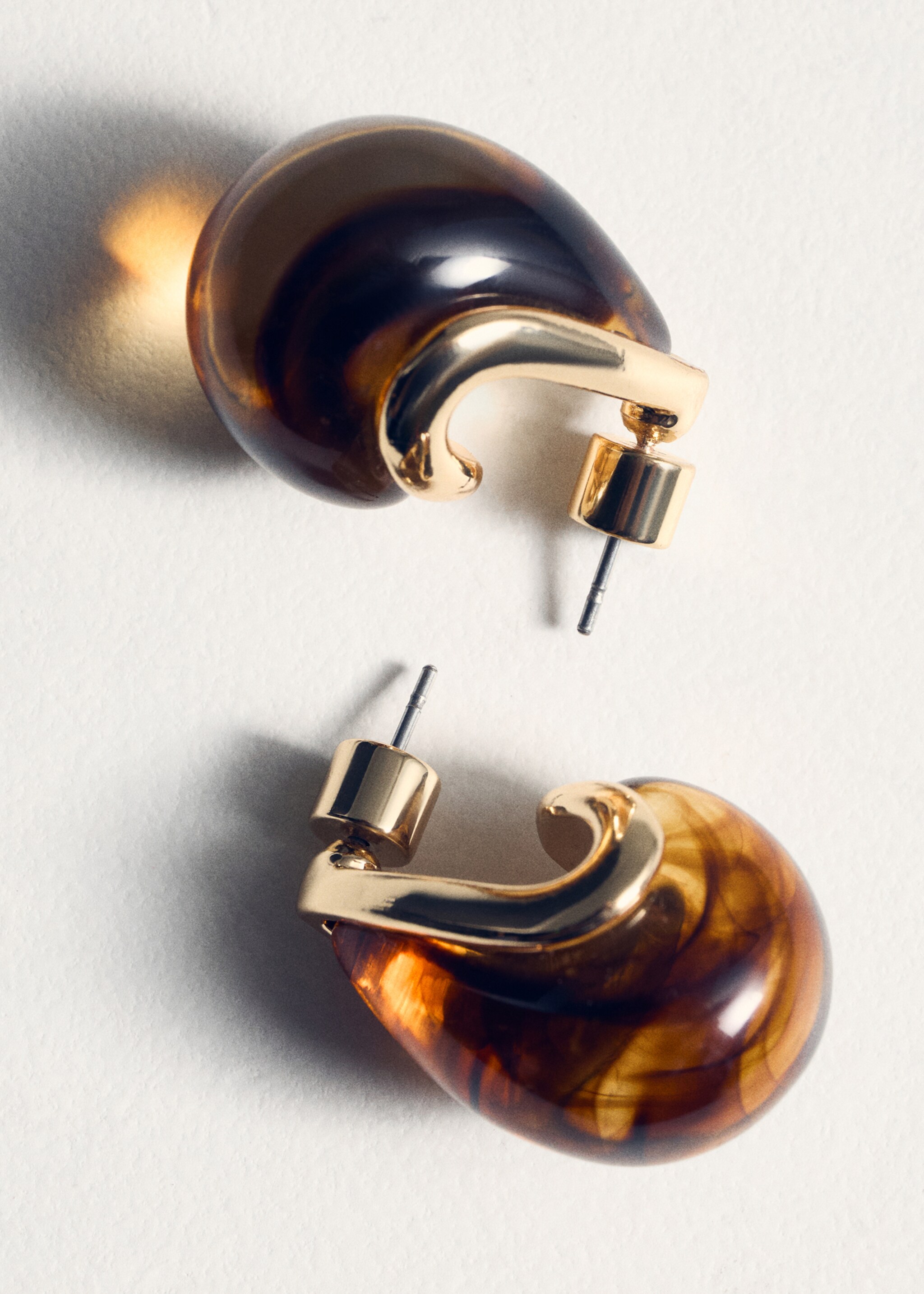 Resin drop earrings - Details of the article 5