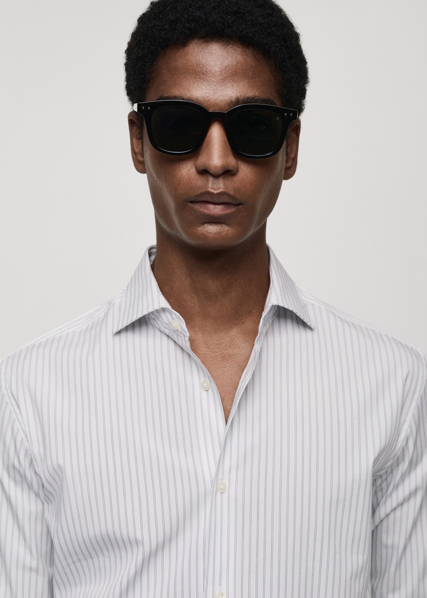 Gestreiftes Slim Fit-Hemd aus Baumwolle - Detail des Artikels 1