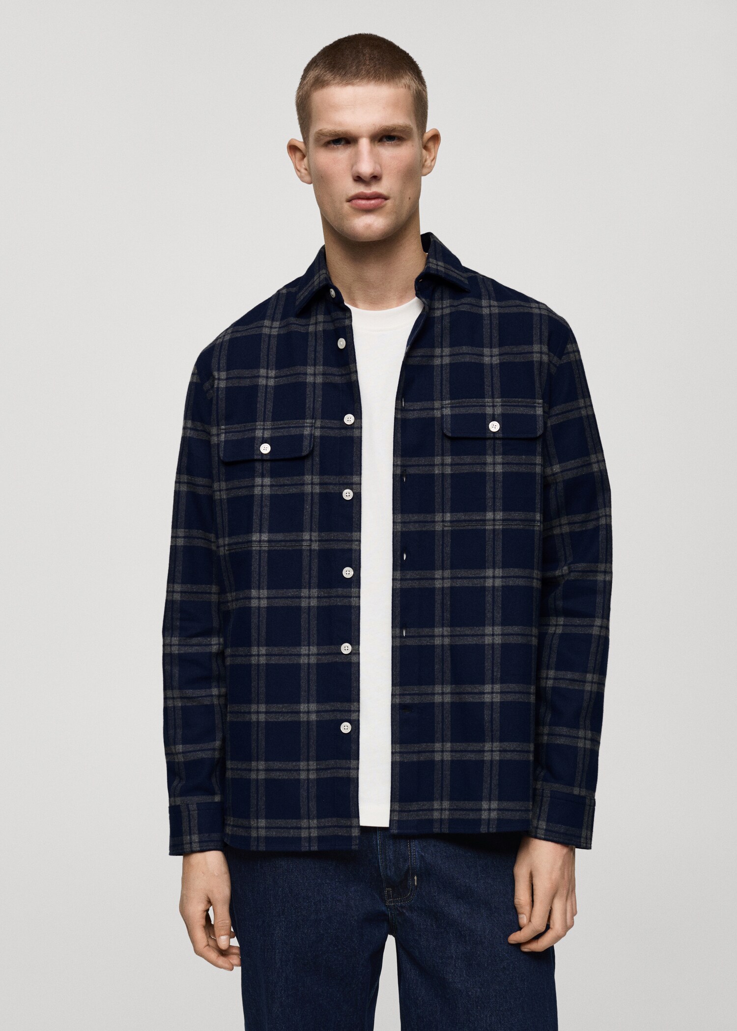 Kariertes Overshirt aus 100 % Baumwoll-Flanell - Mittlere Ansicht