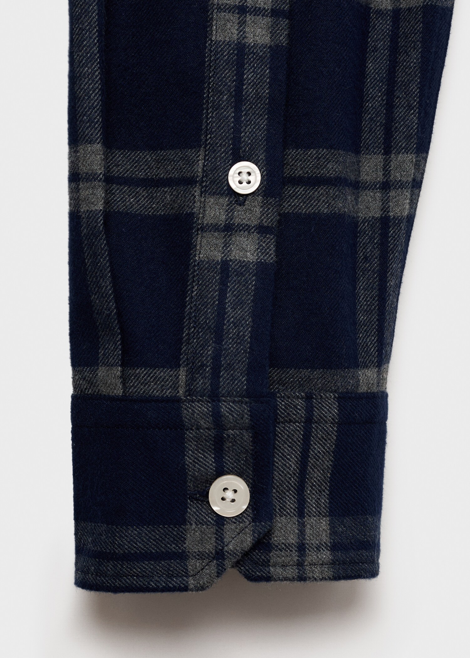 Kariertes Overshirt aus 100 % Baumwoll-Flanell - Detail des Artikels 0
