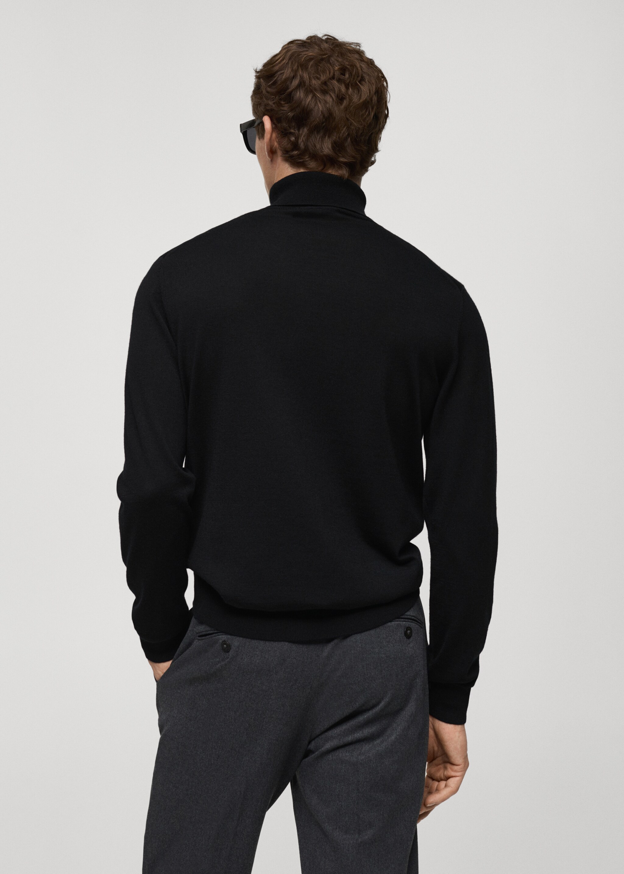 100% merino wool turtleneck sweater - Reverse of the article