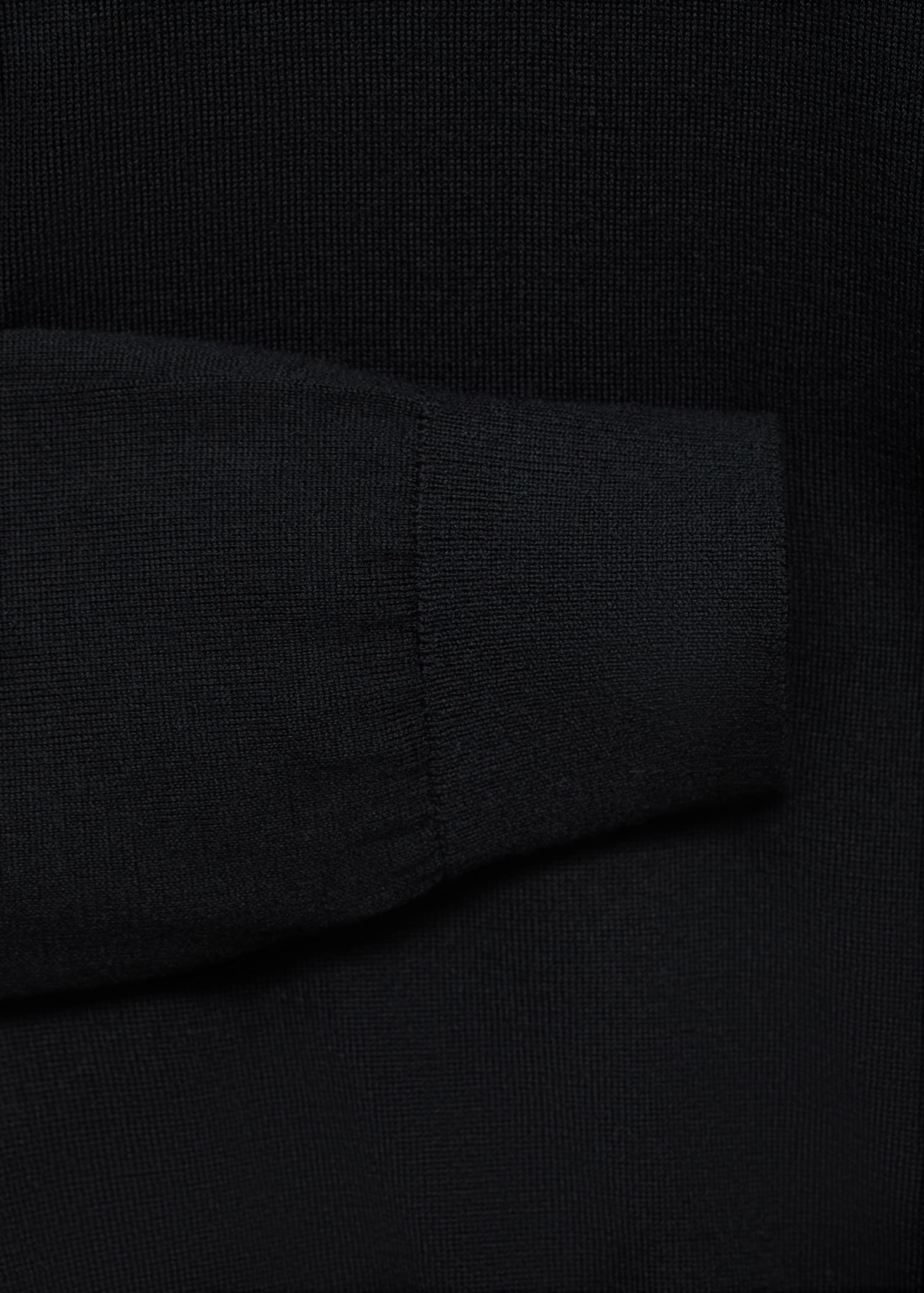 100% merino wool V-neck sweater - Details of the article 0