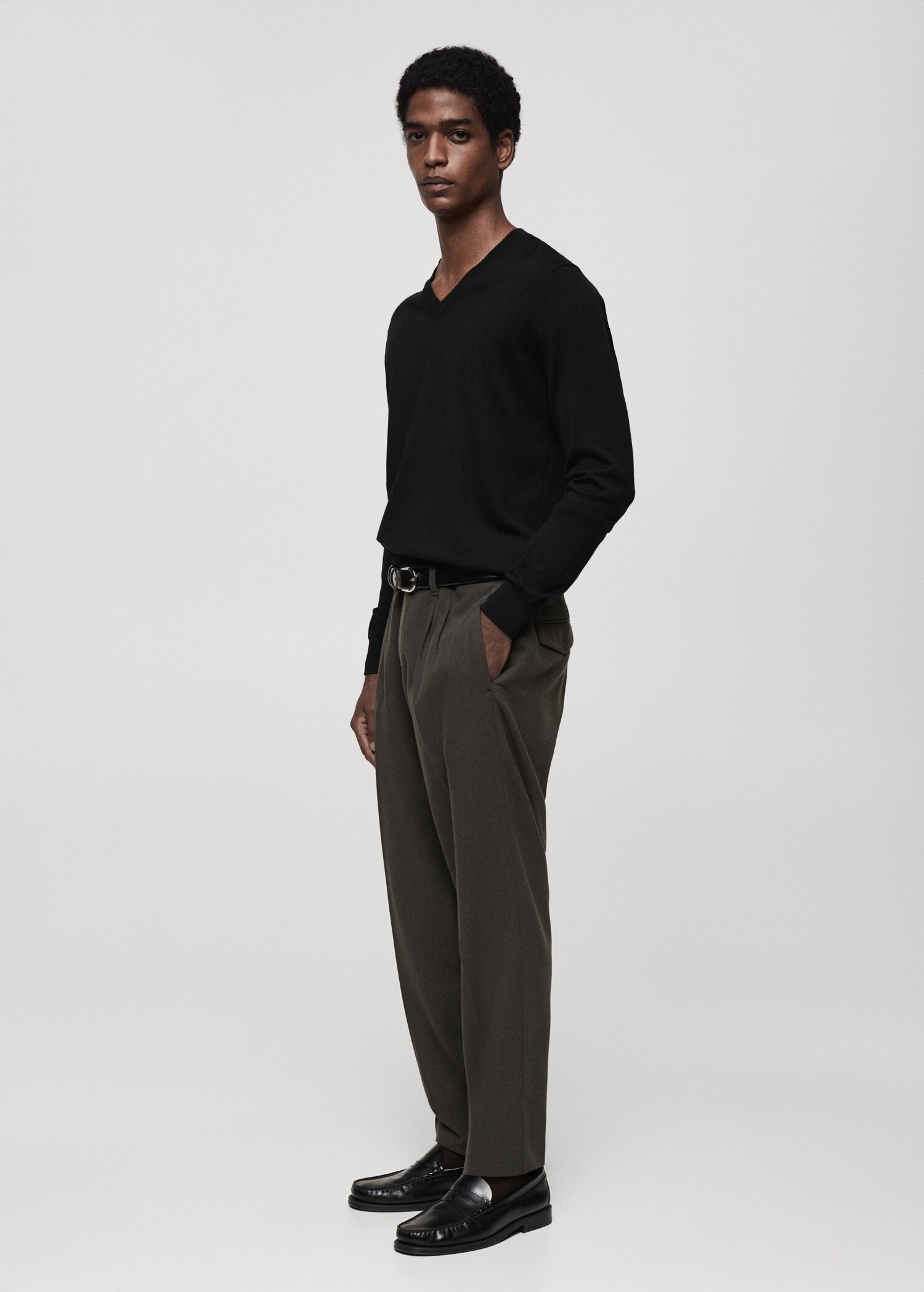 100% merino wool V-neck sweater - Details of the article 2