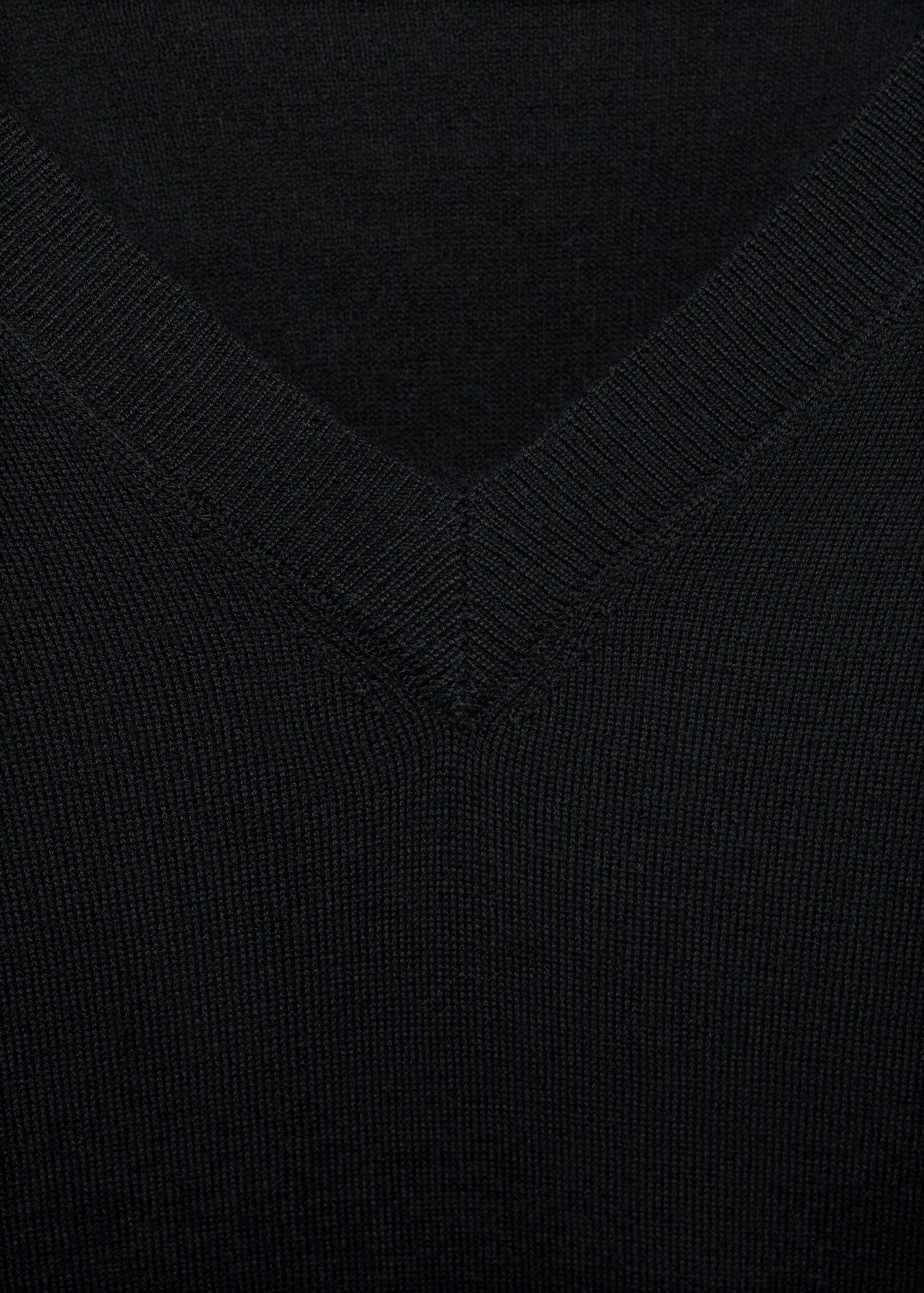 100% merino wool V-neck sweater - Details of the article 8