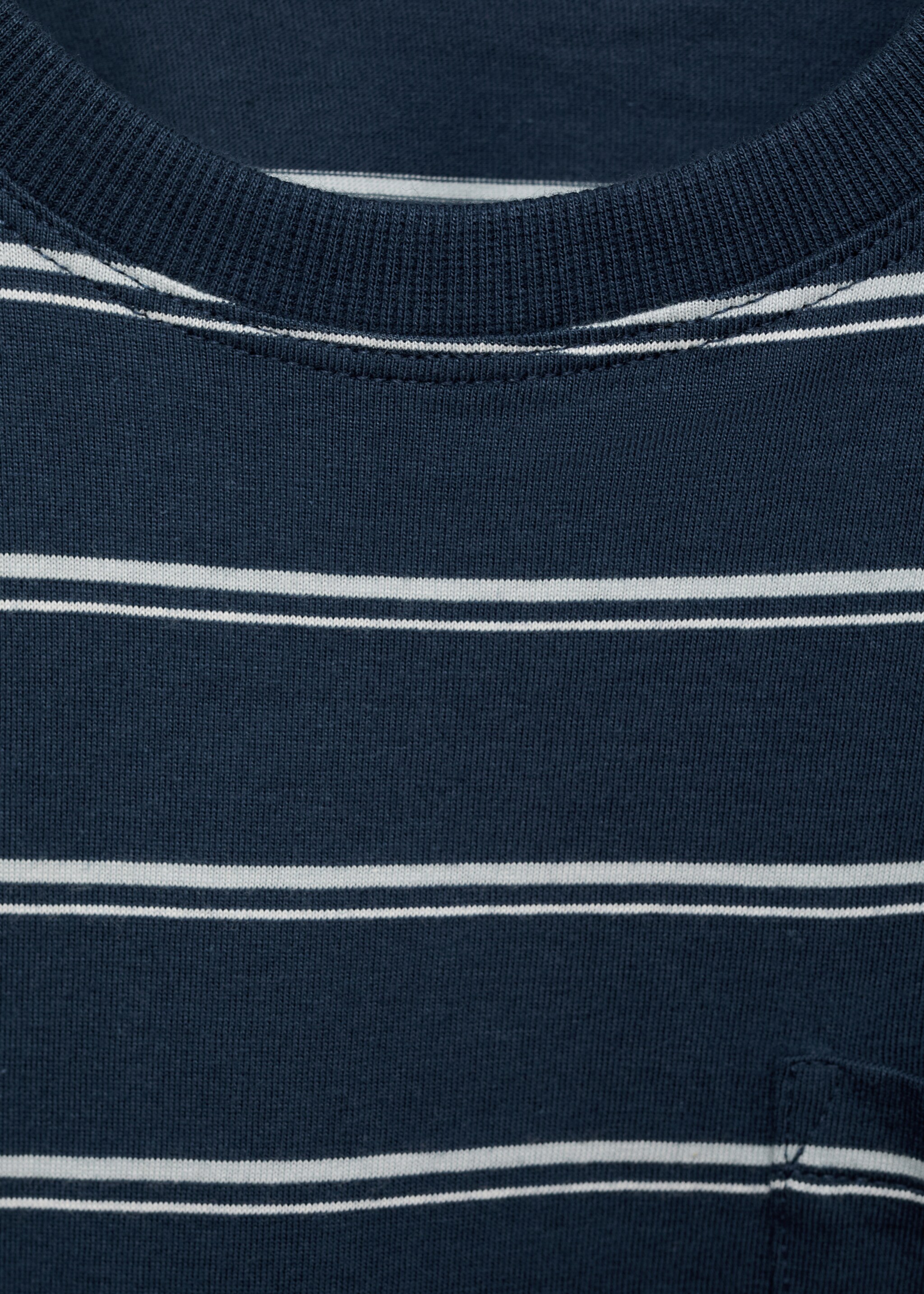 Camiseta rayas bolsillo - Detalle del artículo 8